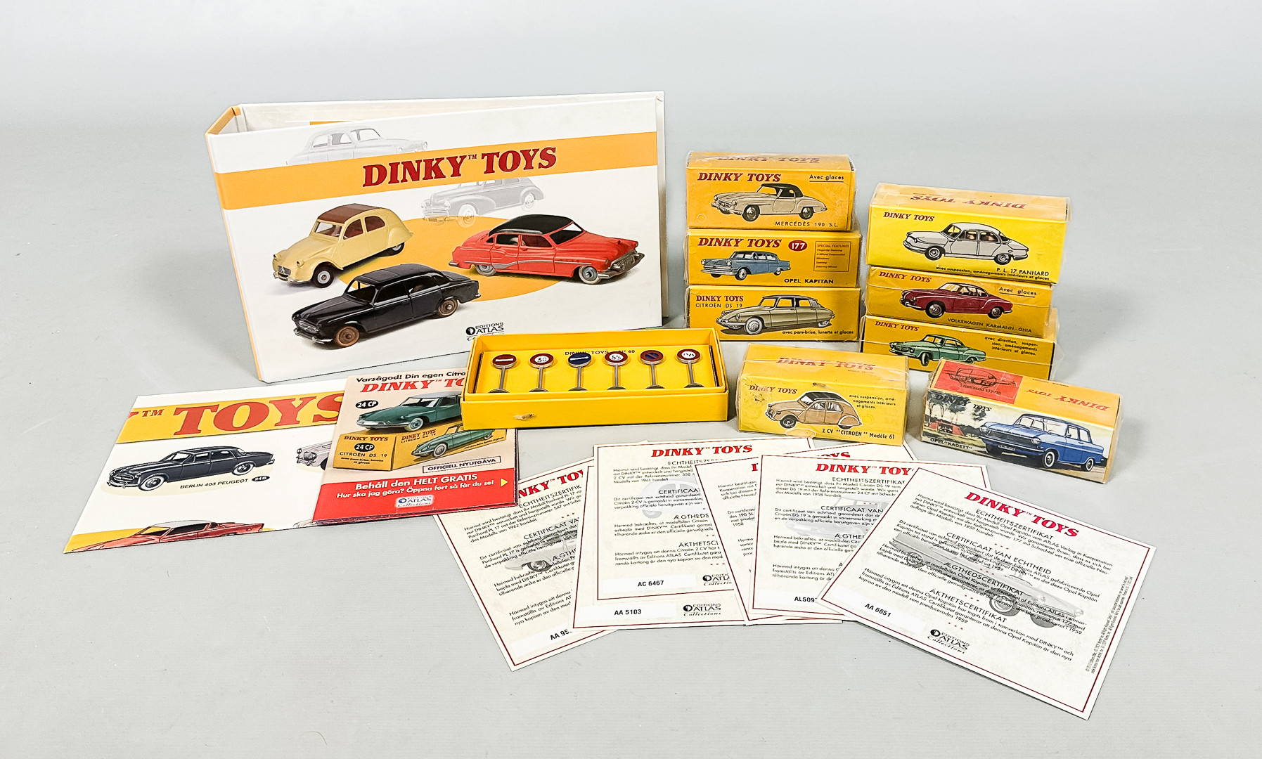 DINKY TOYS, 8 bilar, obruten förpackning.