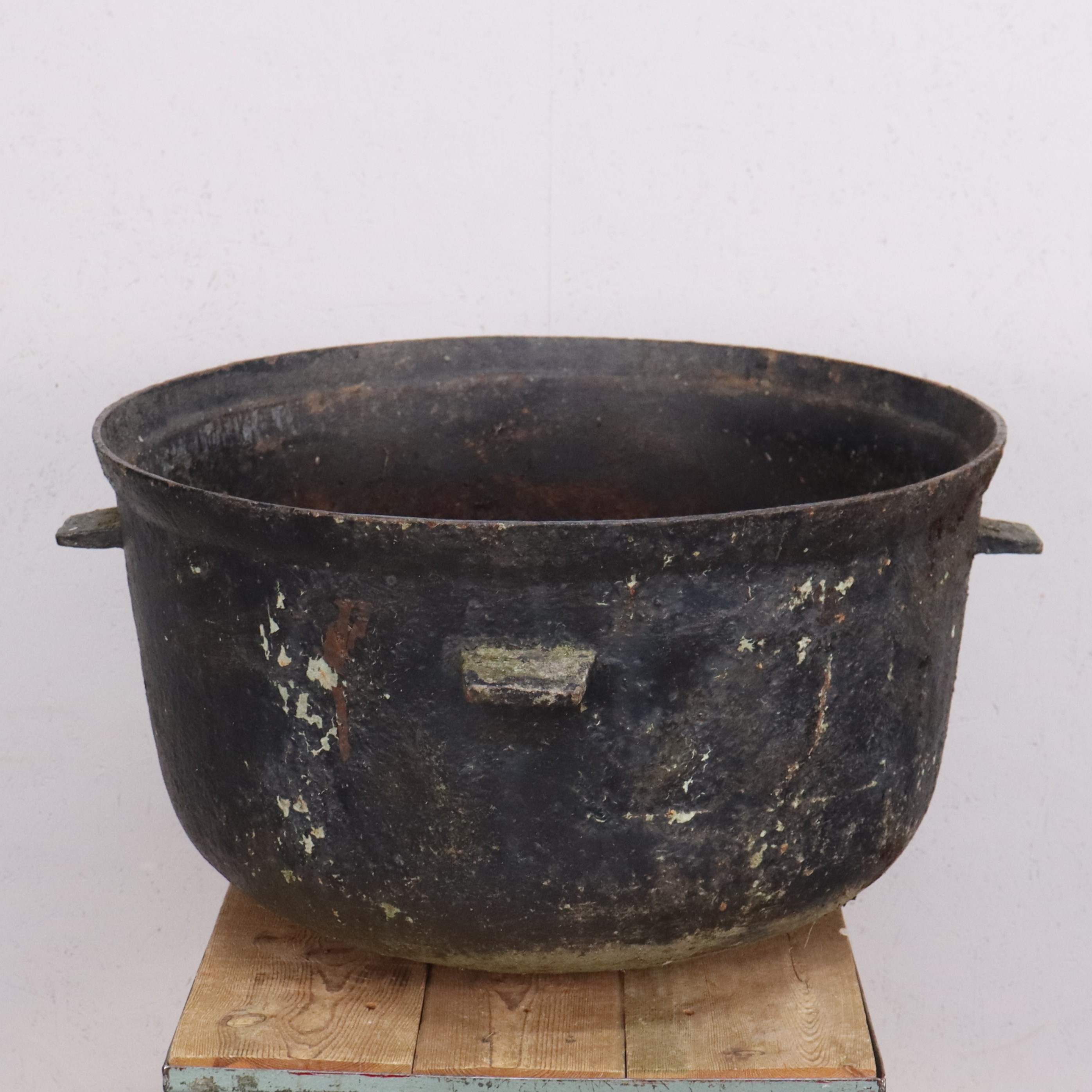 KITTEL / GRYTA, gjutjärn, stor modell med 4 hänklar, 1800/1900-tal.