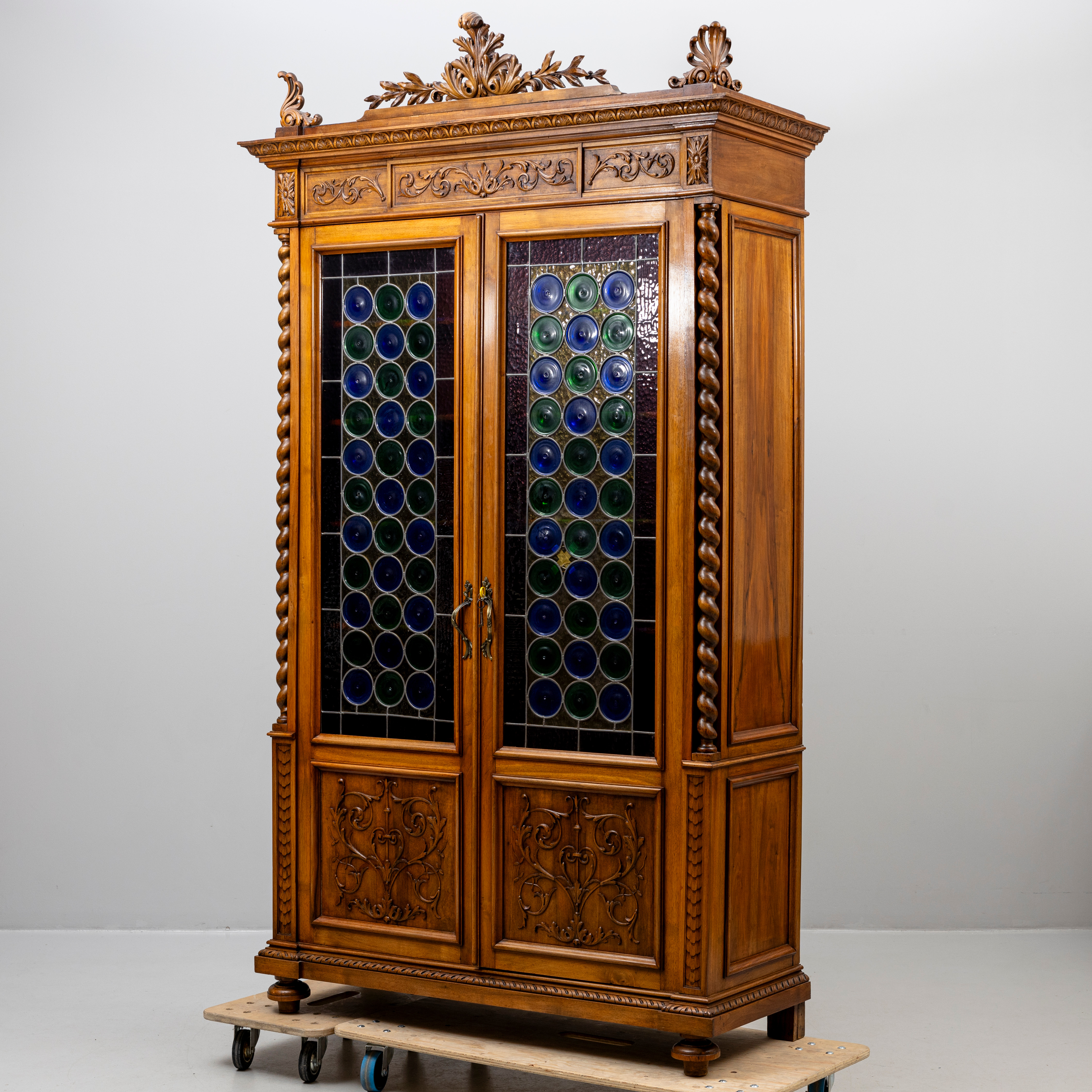 SKÅP, renässansstil, valnöt, 1900-talets början.