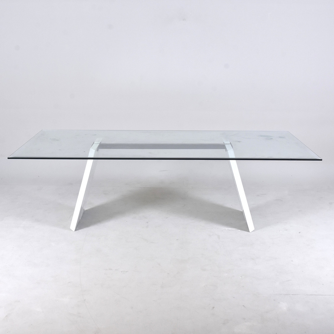 MATBORD, glasskiva på underrede i vit marmor och svartlackerat stål.
