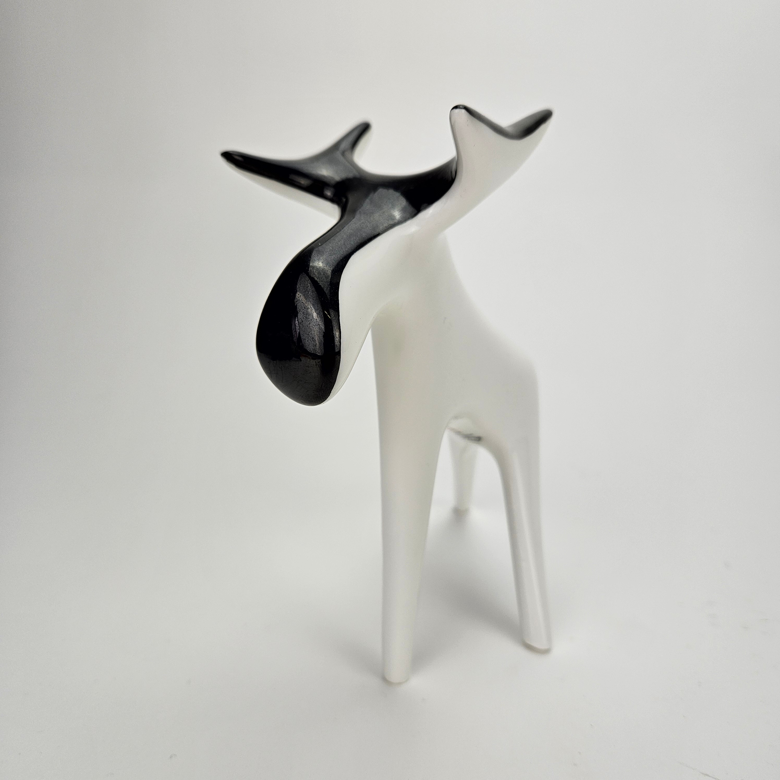 MIECZYSŁAW NARUSZEWICZ. Figurin, porslin, älg, Ćmielów, Polen.