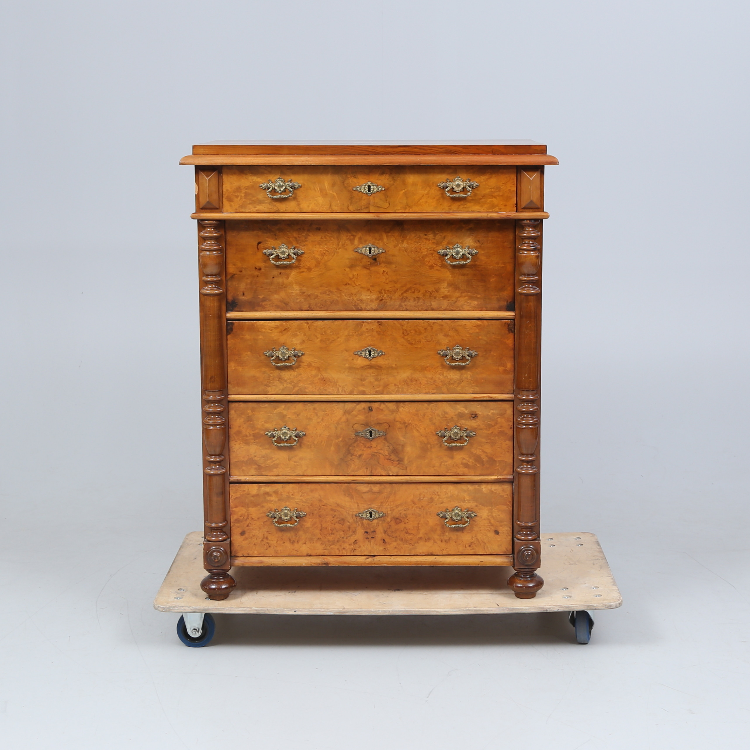 BYRÅ, nyrenässans, 1800-tal.