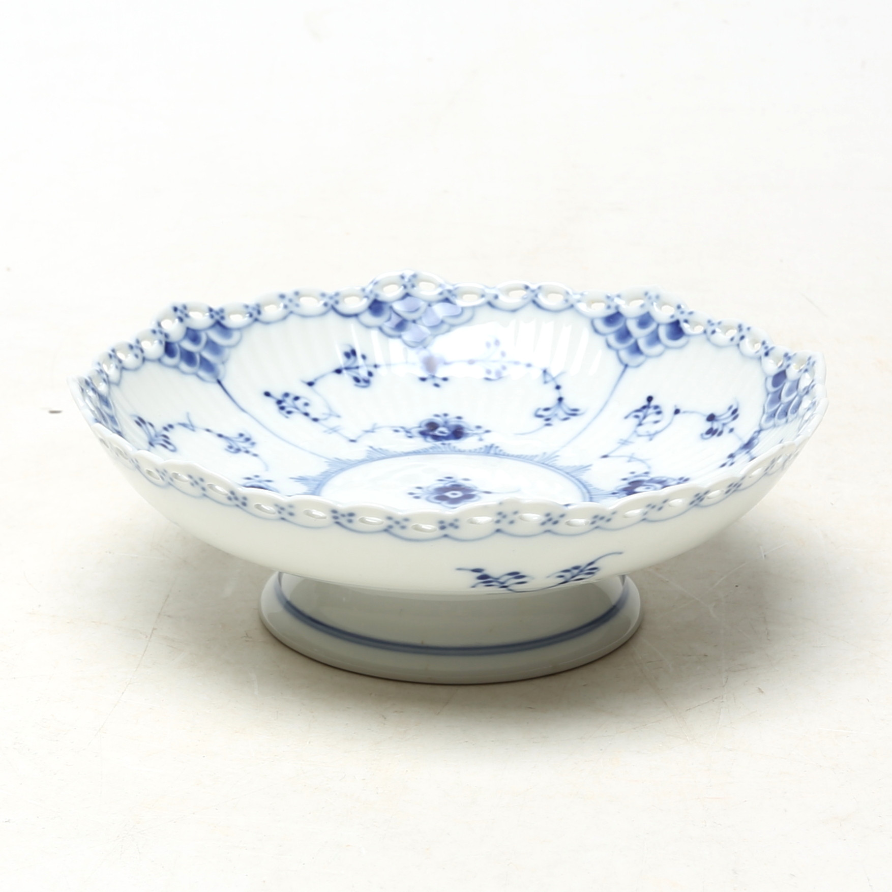 SKÅL, porslin, Kunglig Dansk, Musselmalet, helblond.