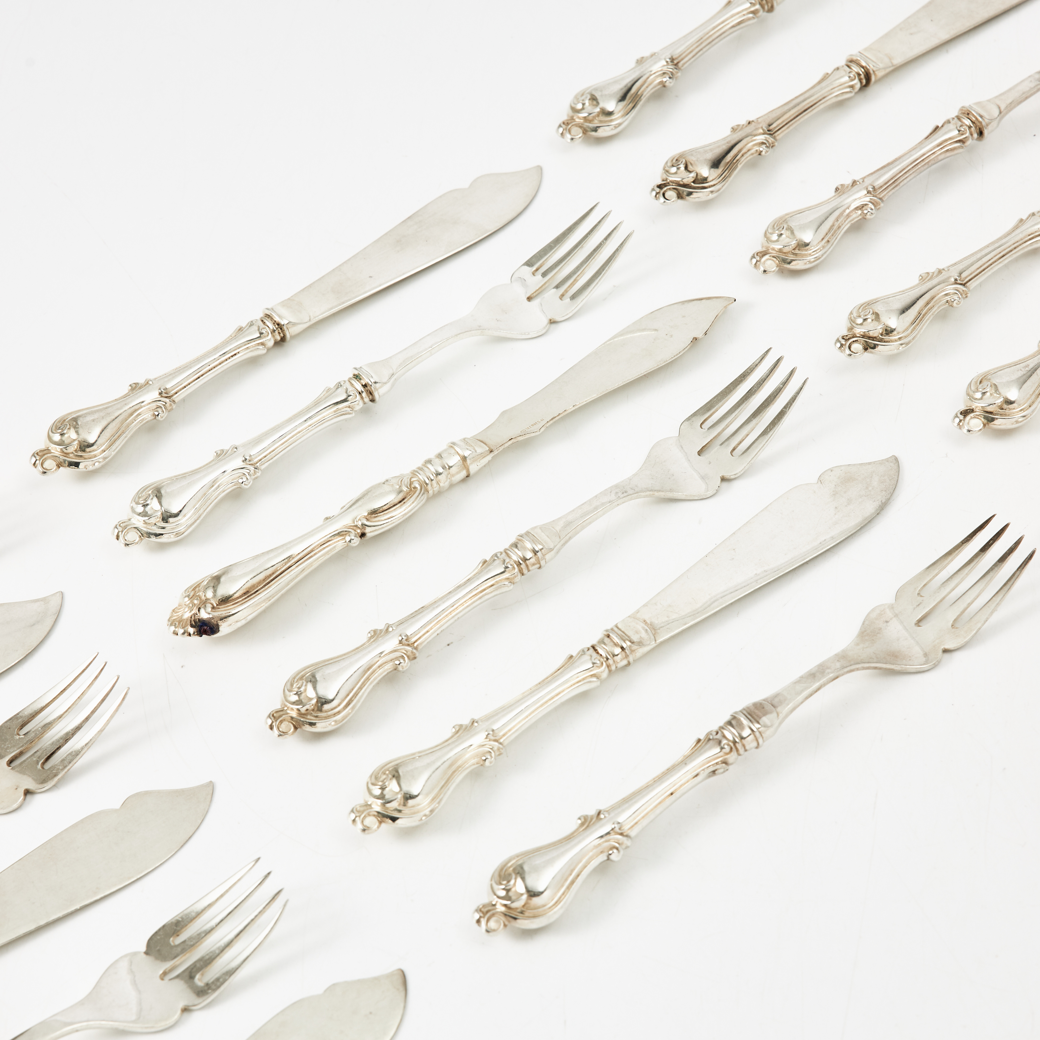 FISKBESTICK, 26 dlr., silver, variant av Adlerstråhle, GAB.F Stockholm ca 1917.