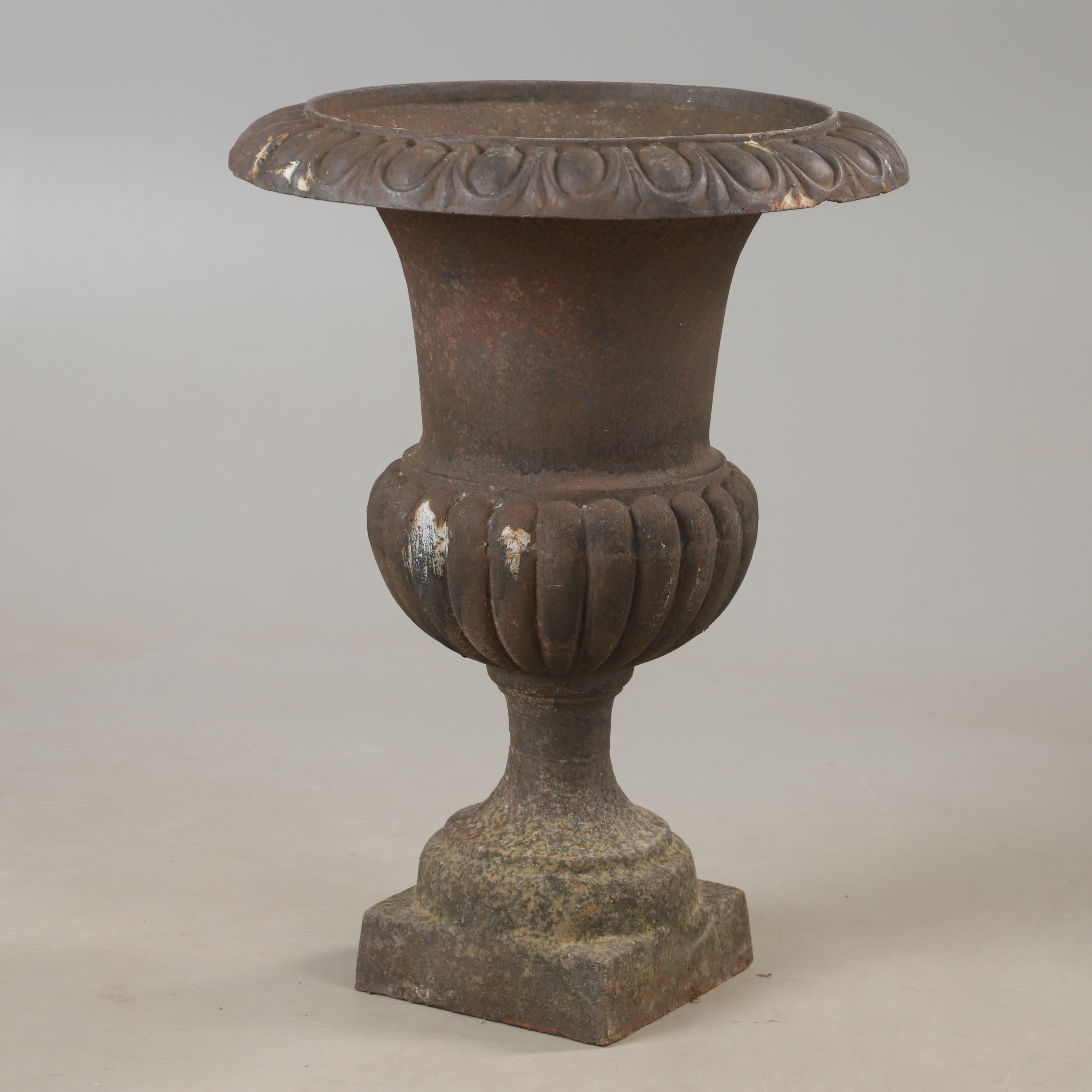 TRÄDGÅRDSURNA, gjutjärn, 1900-tal.