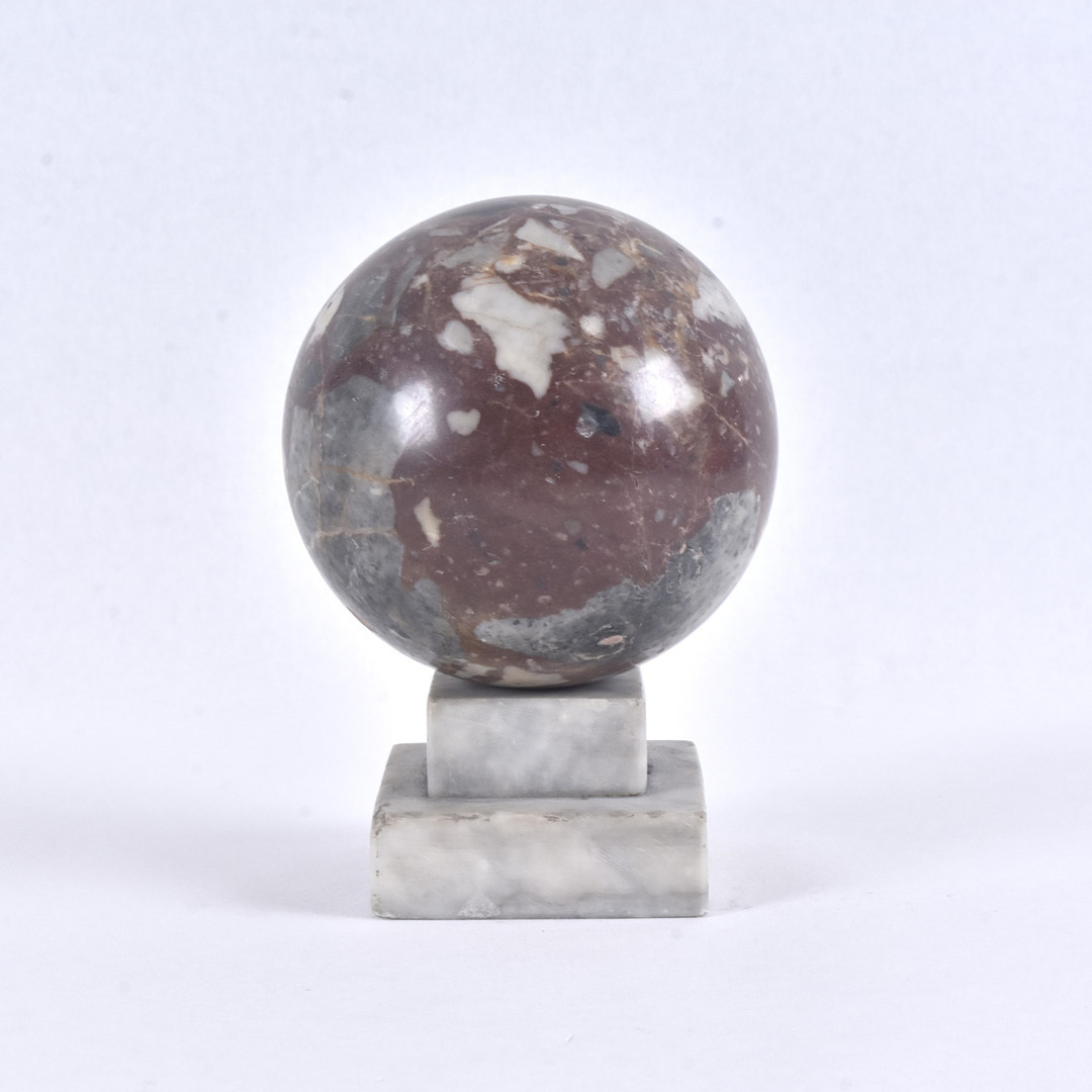 KLOT PÅ SOCKEL, marmor, så kallad Grand Toursouvenir, 1800-talets mitt.