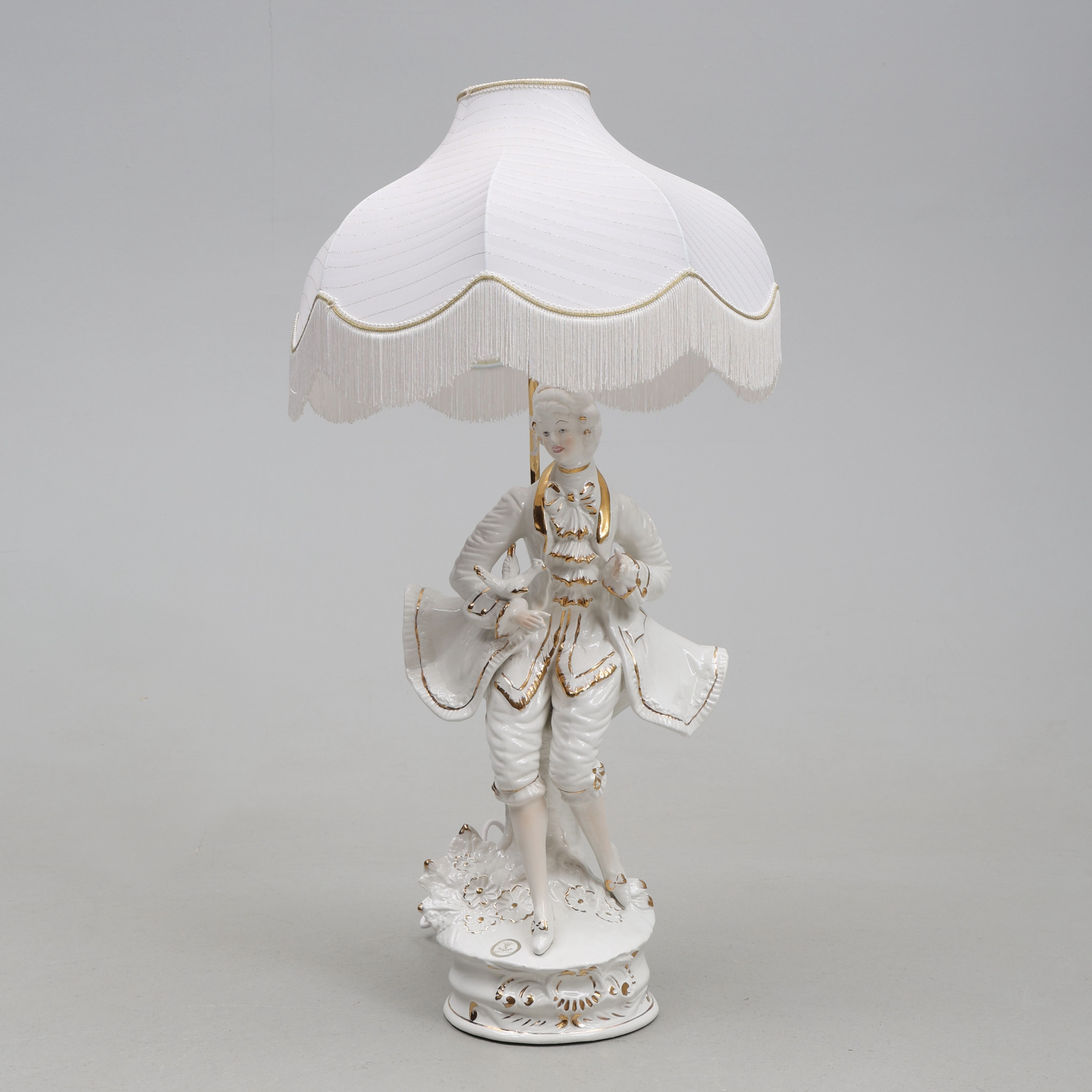 BORDSLAMPA. Porslin, Capodmonte, Italien.