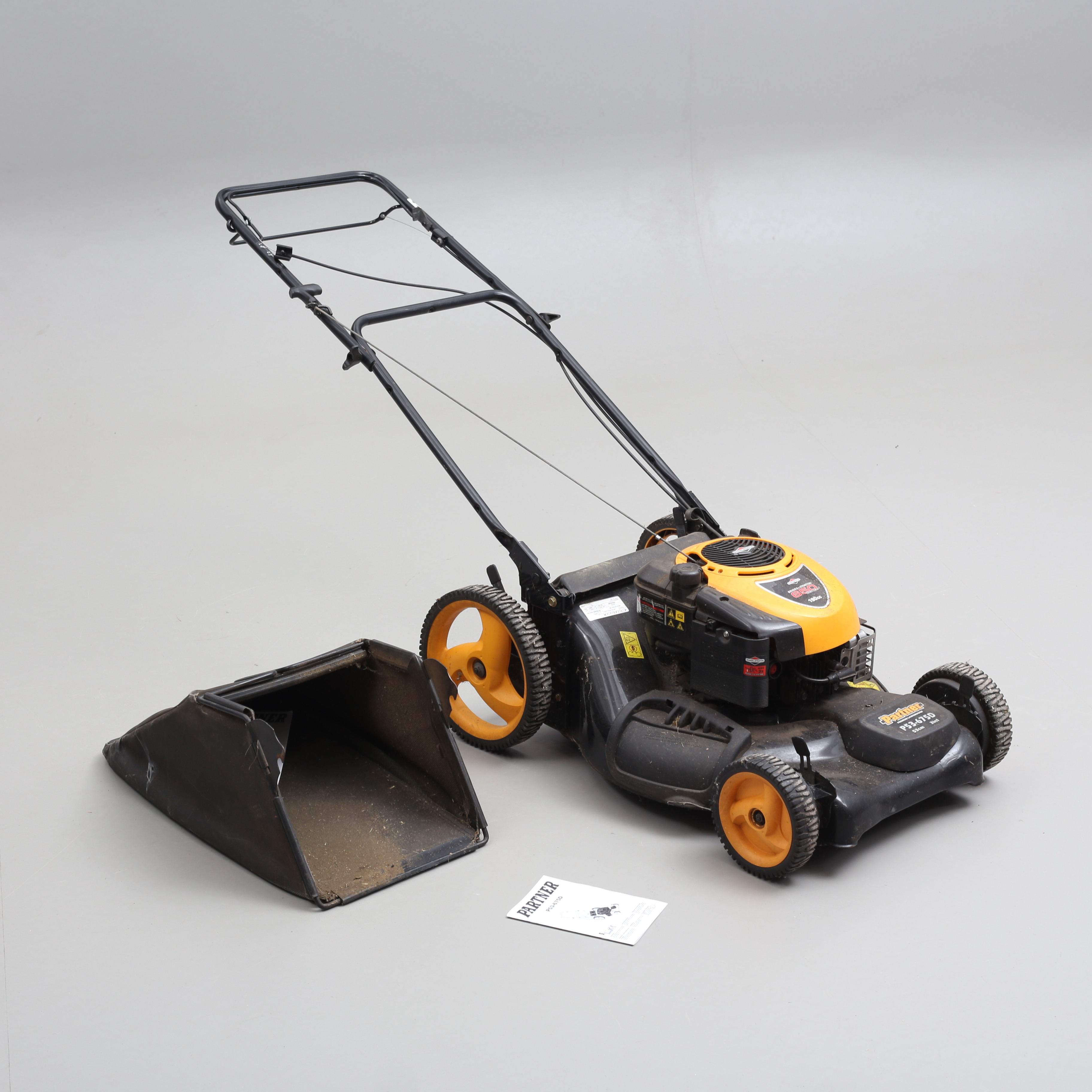 MOTORGRÄSKLIPPARE med uppsamlare, bensin, Partner P53-675D.