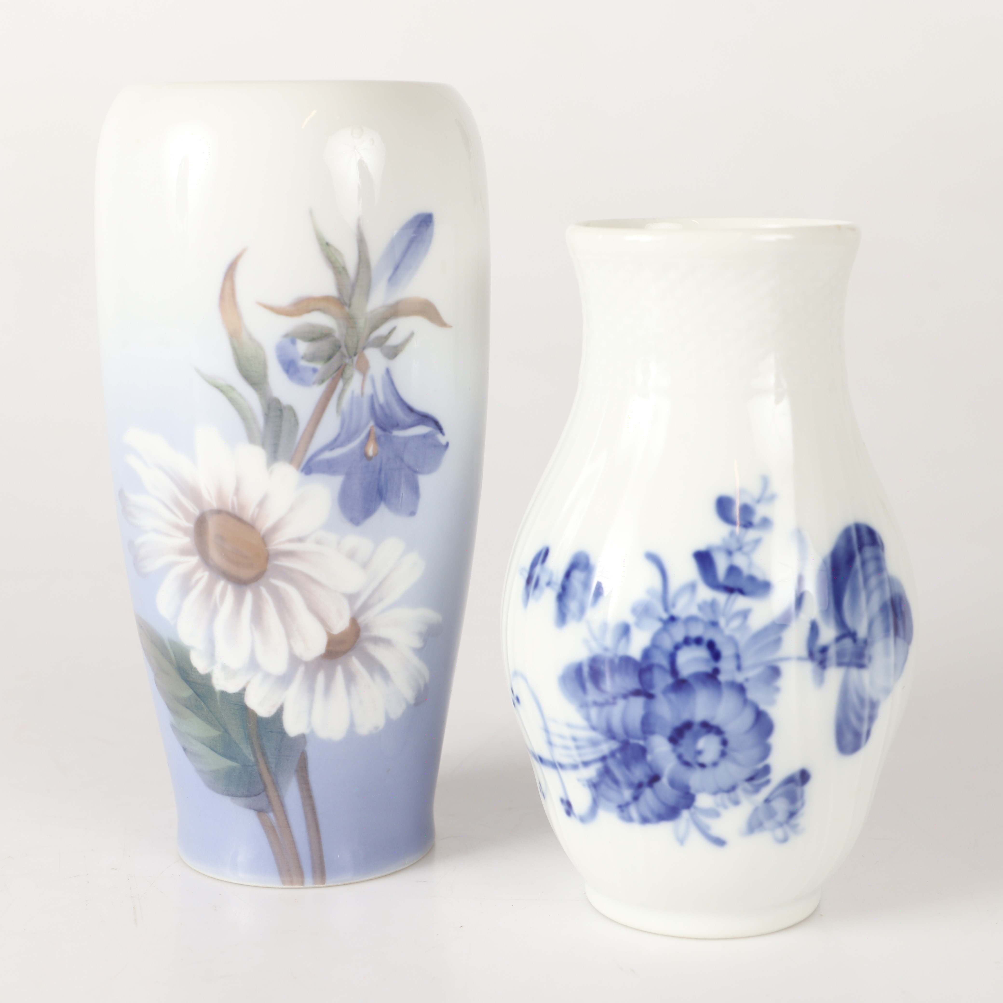 VASER, 2 stycken, porslin, Royal Copenhagen, Danmark.
