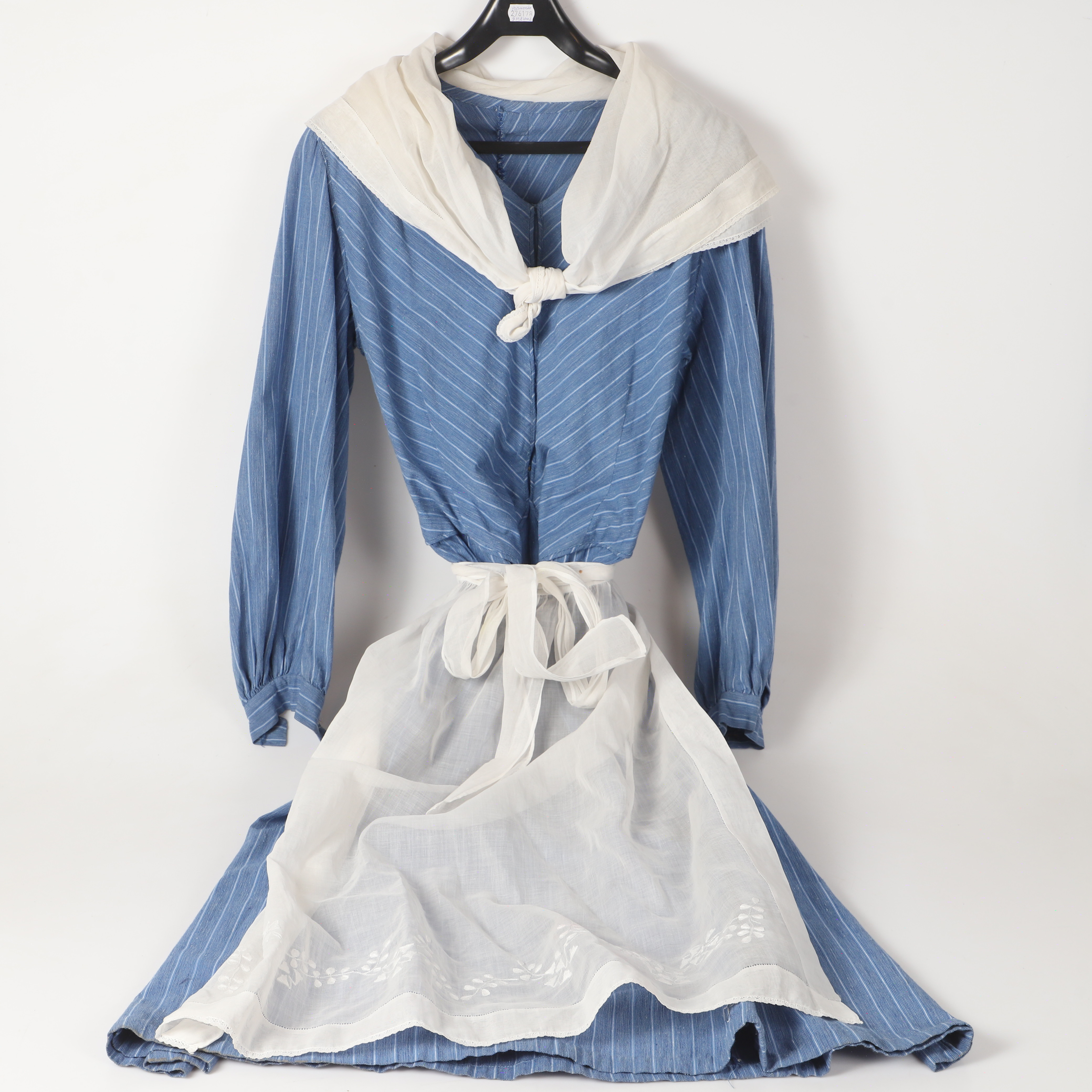 HUSMORSDRÄKT, 3 delar, bomull m. m., Småland 1900-tal.