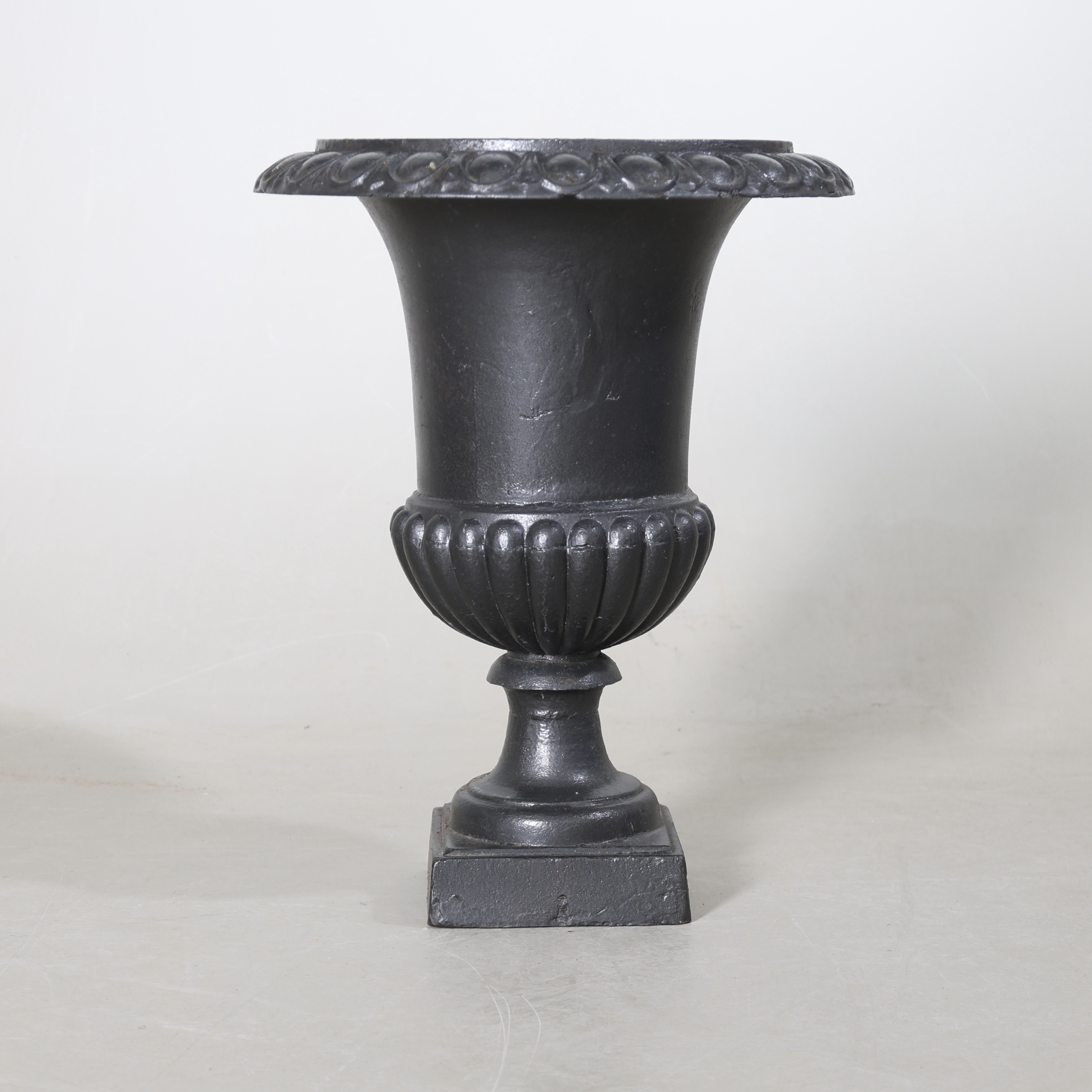 TRÄDGÅRDSURNA, gjutjärn, 1900-tal.