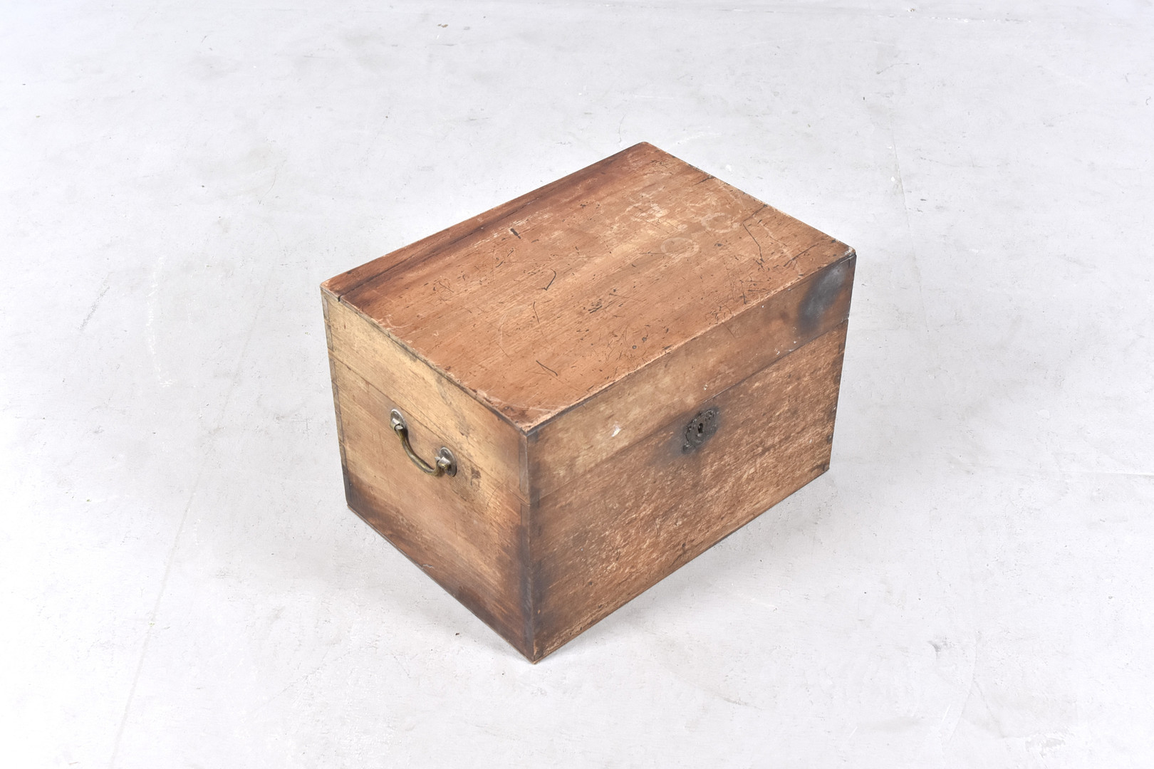 SCHATULL, mahogny med mässingshandtag, empire, 1800-talets 1 hälft.