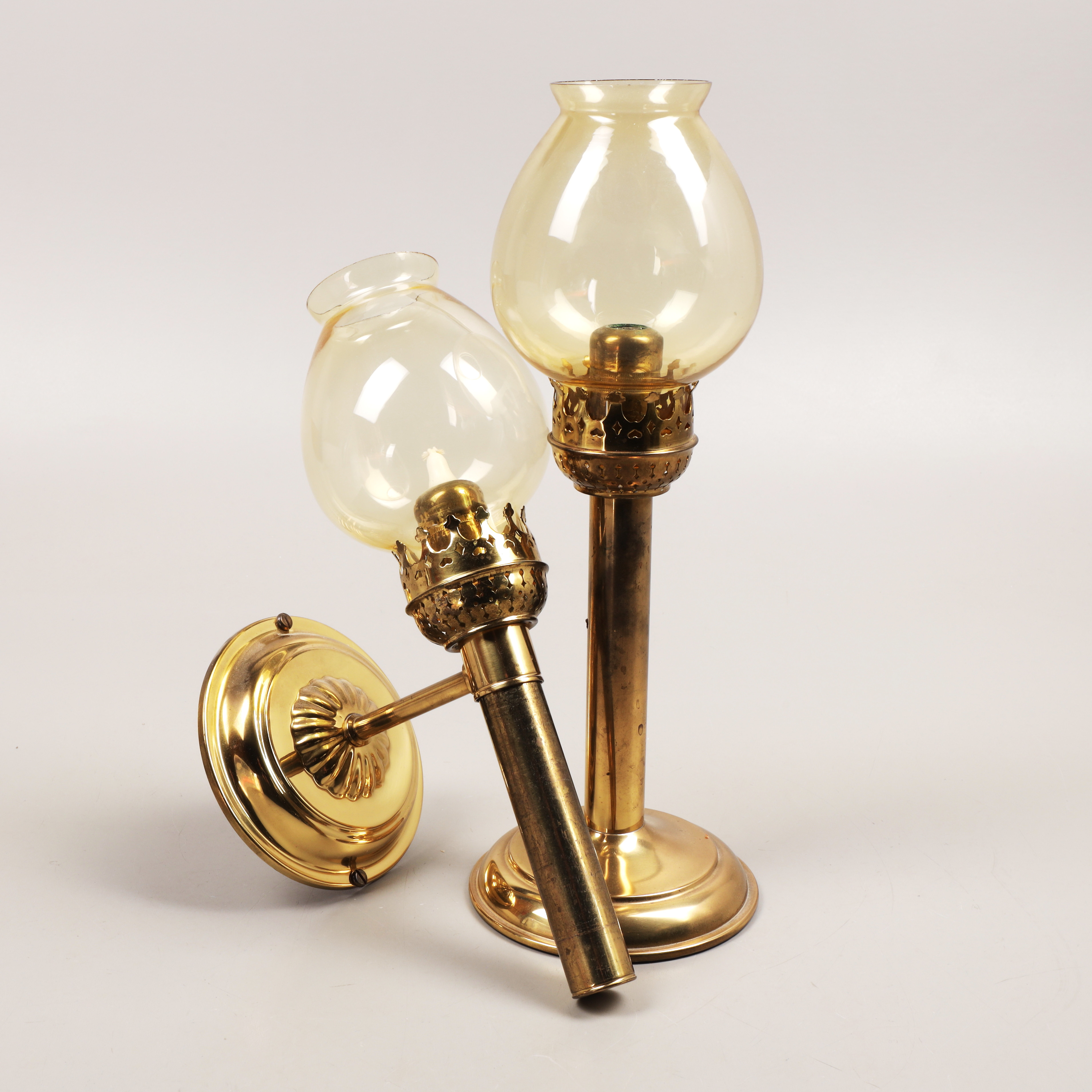 LJUSLYKTOR, 2 st, glas/mässing, Karlskrona Lampfabrik.