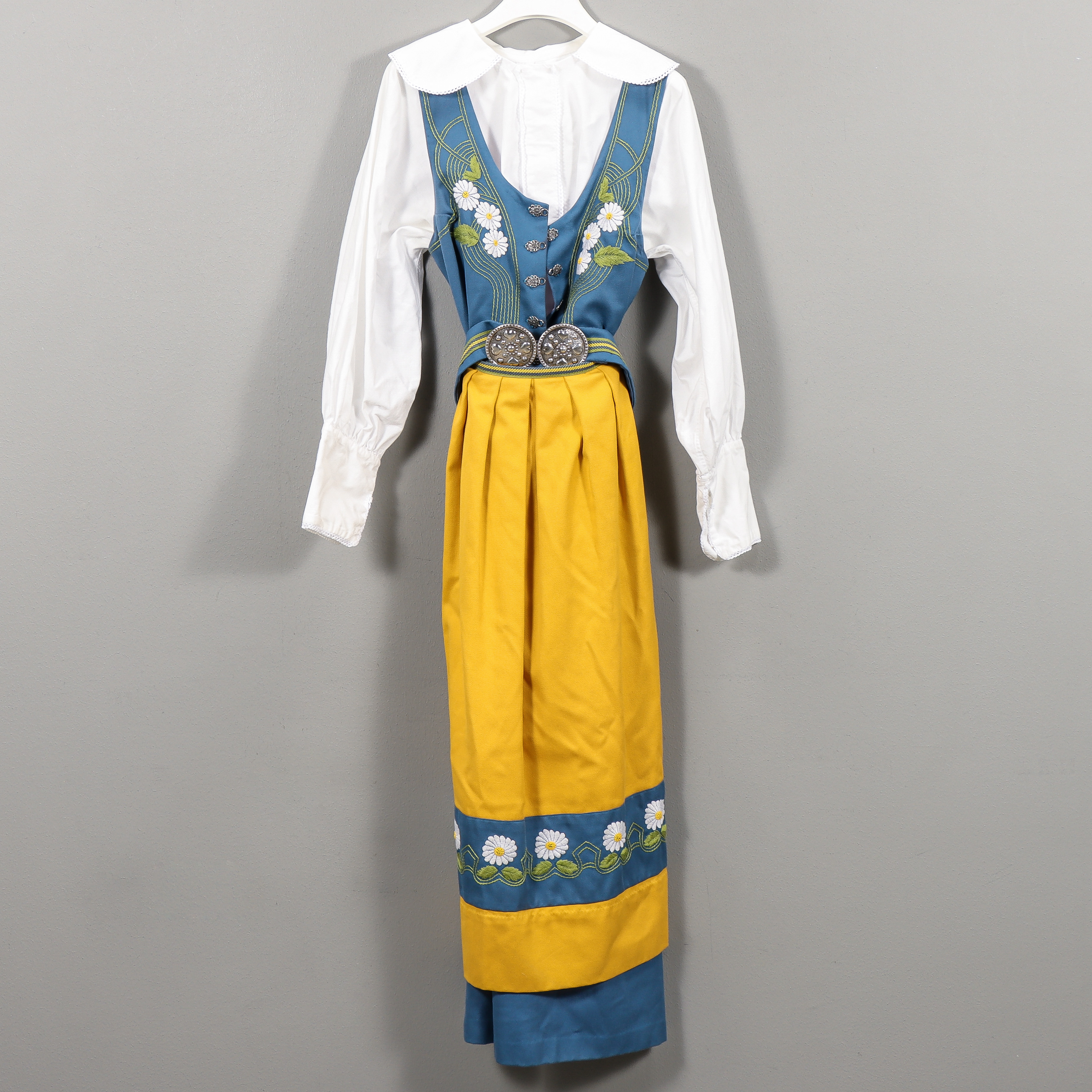 FOLKDRÄKT, "Sverigedräkten", 1900-talets andra hälft.