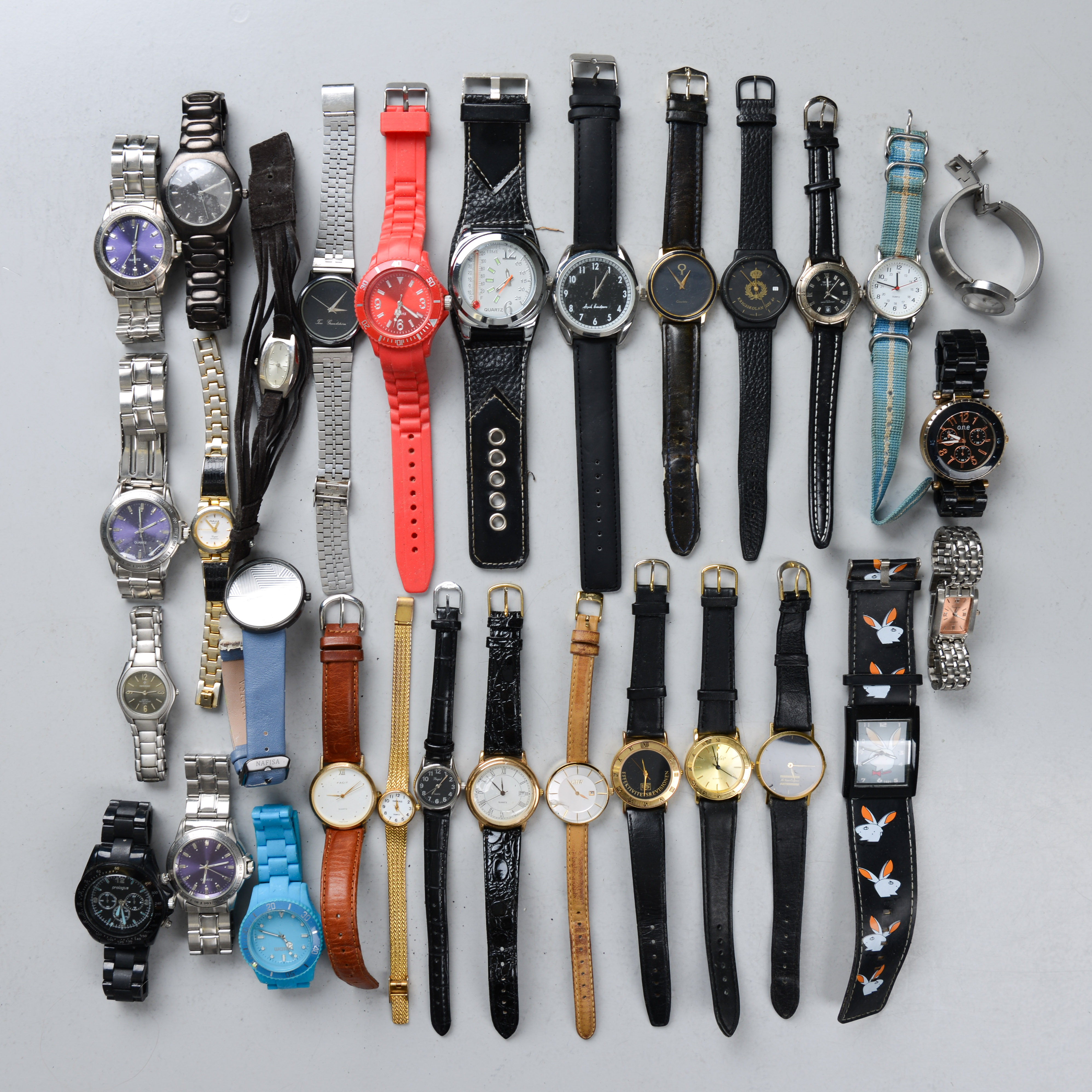 PARTI ARMBANDSUR, 30 st, quartz, bland annat Krigsskolan 200 år, Newport, Facit, Shivas.