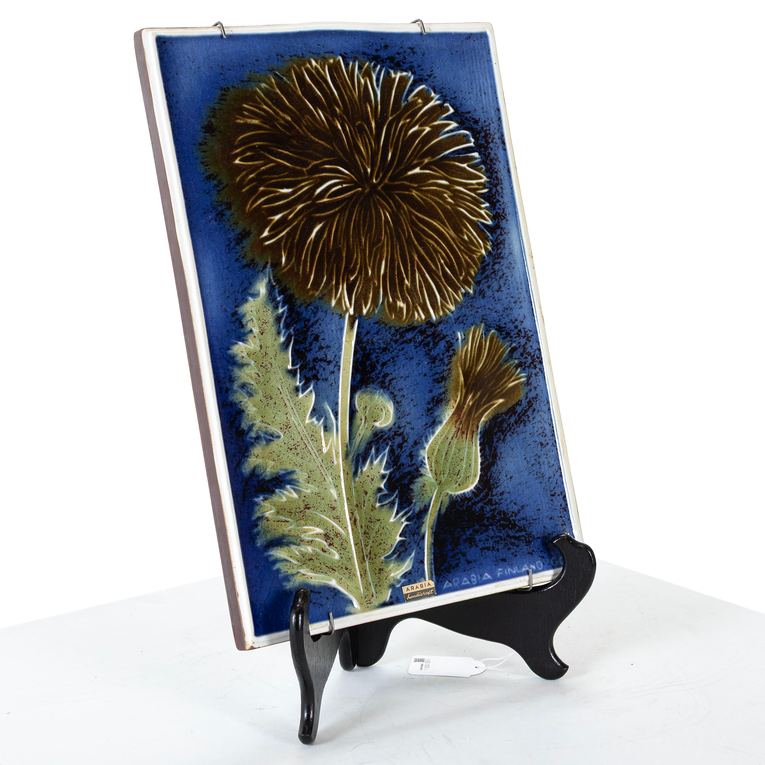 GUNVOR OLIN-GRÖNQVIST. VÄGGRELIEF, motiv av blomma, Arabia, Finland, 1900 - talets andra hälft.