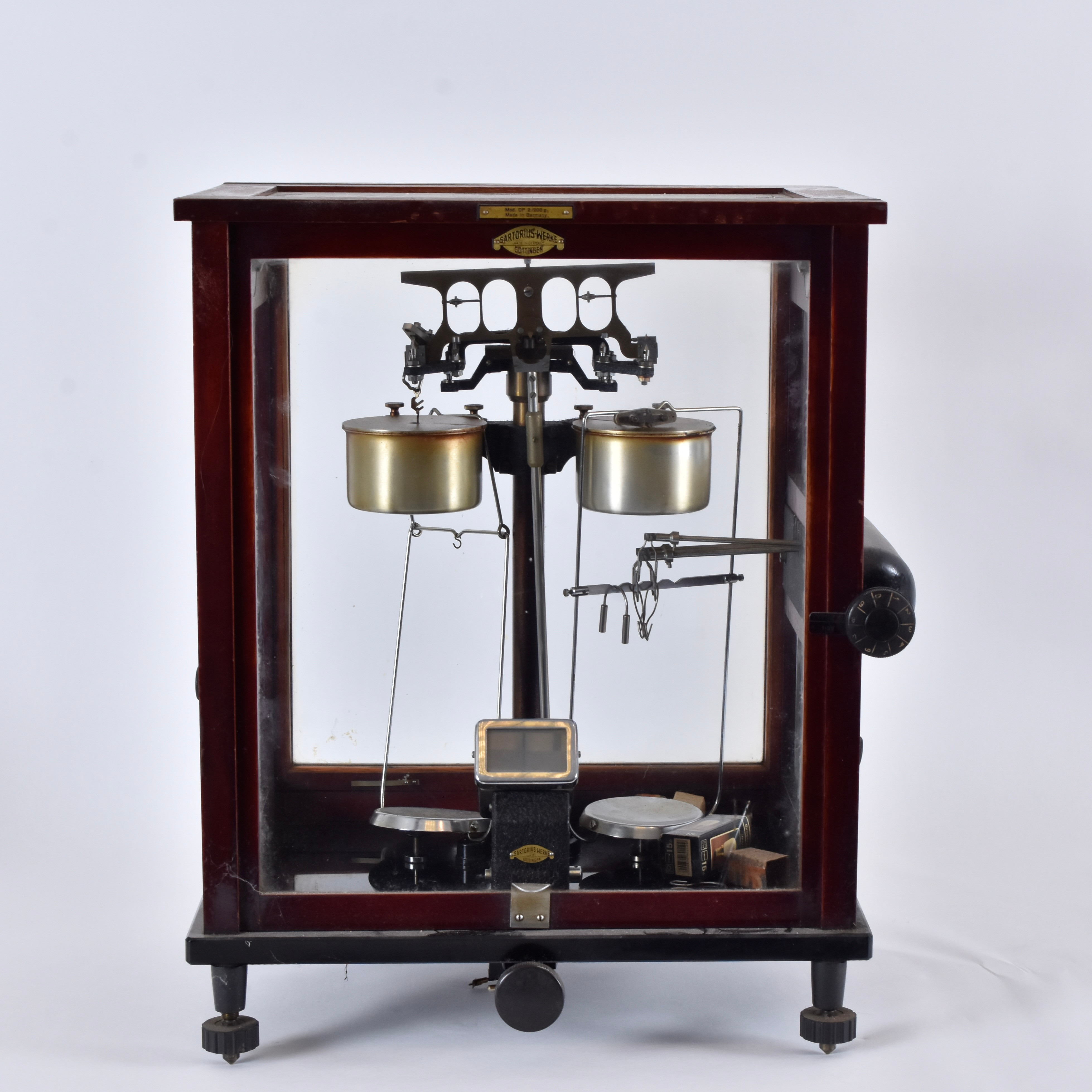 APOTEKSVÅG, precisionsvåg, Sartorius-Werke, Göttingen, Tyskland, 1900-tal, brickmärkt.