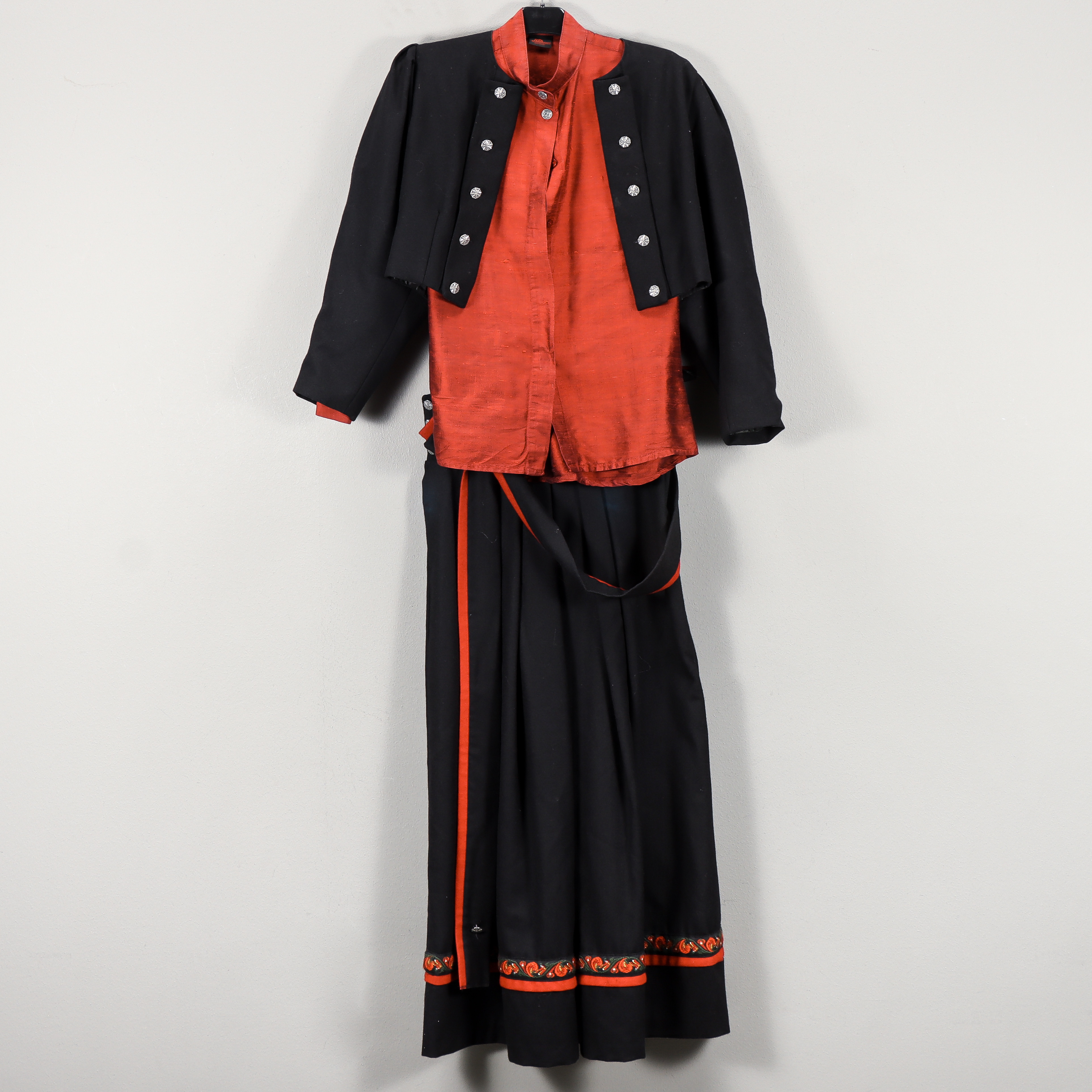 FOLKDRÄKT Bjoneroa, Norge, 1900-talets andra hälft.