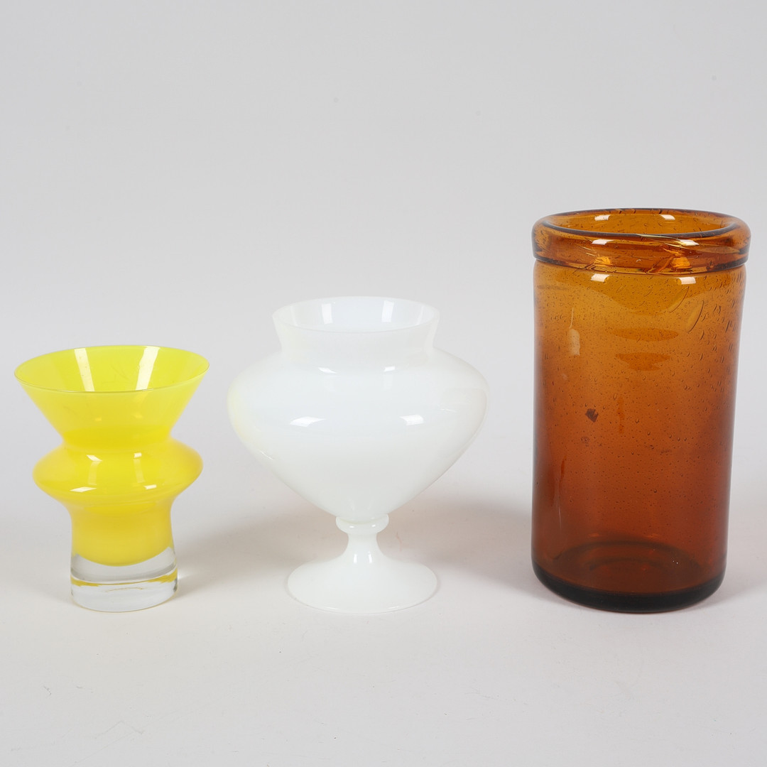 VASER, 3 st, glas, bl.a. Bo Borgström, Åseda & Erik Höglund, Boda, delvis signerade, 1900-talets senare hälft.