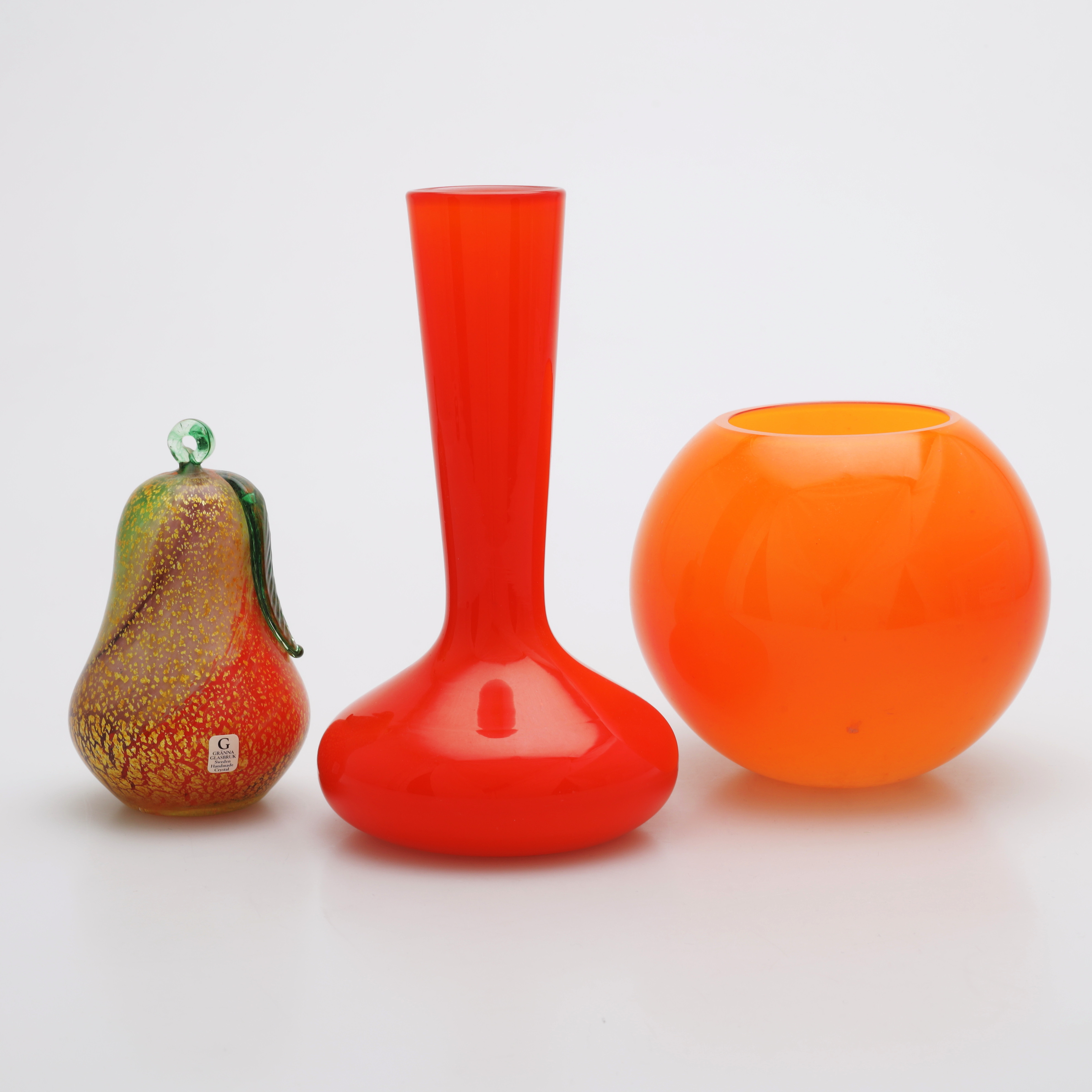 VASER, 2 st, samt FÖNSTERPRYDNAD, päron, glas, Gränna, Elme mm.