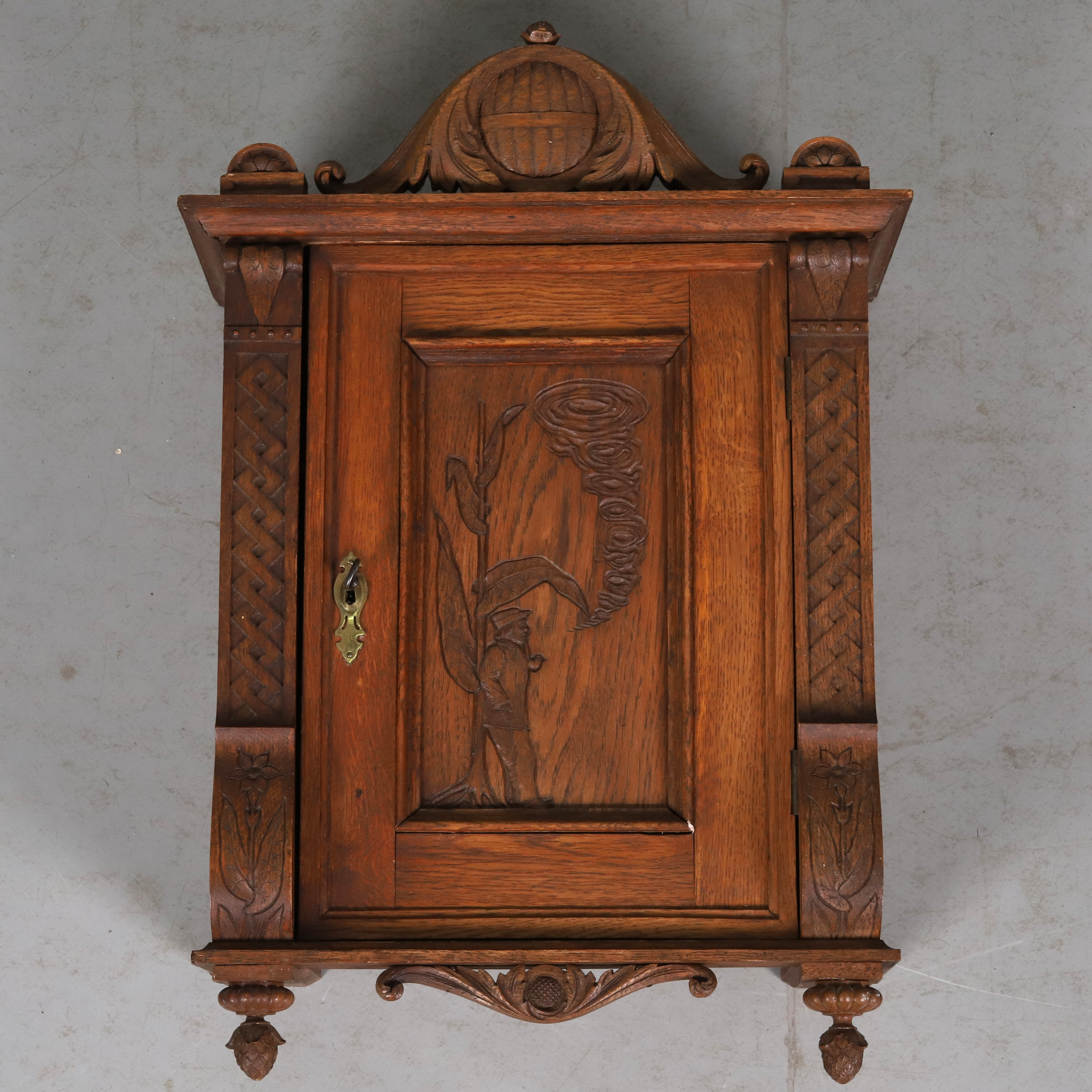 VÄGGSKÅP, ek, skuren dekor,jugend, 1900 tal.