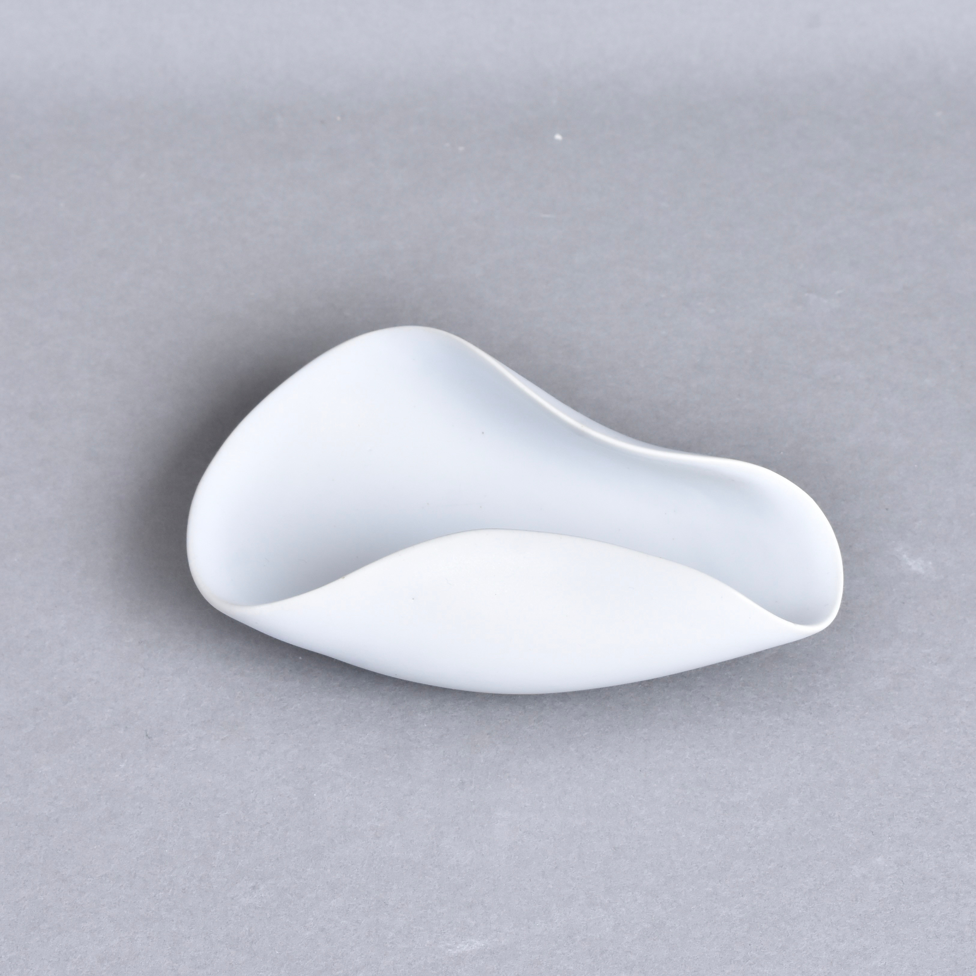 STIG LINDBERG. Skål, "Veckla", stengods, Gustavsberg.