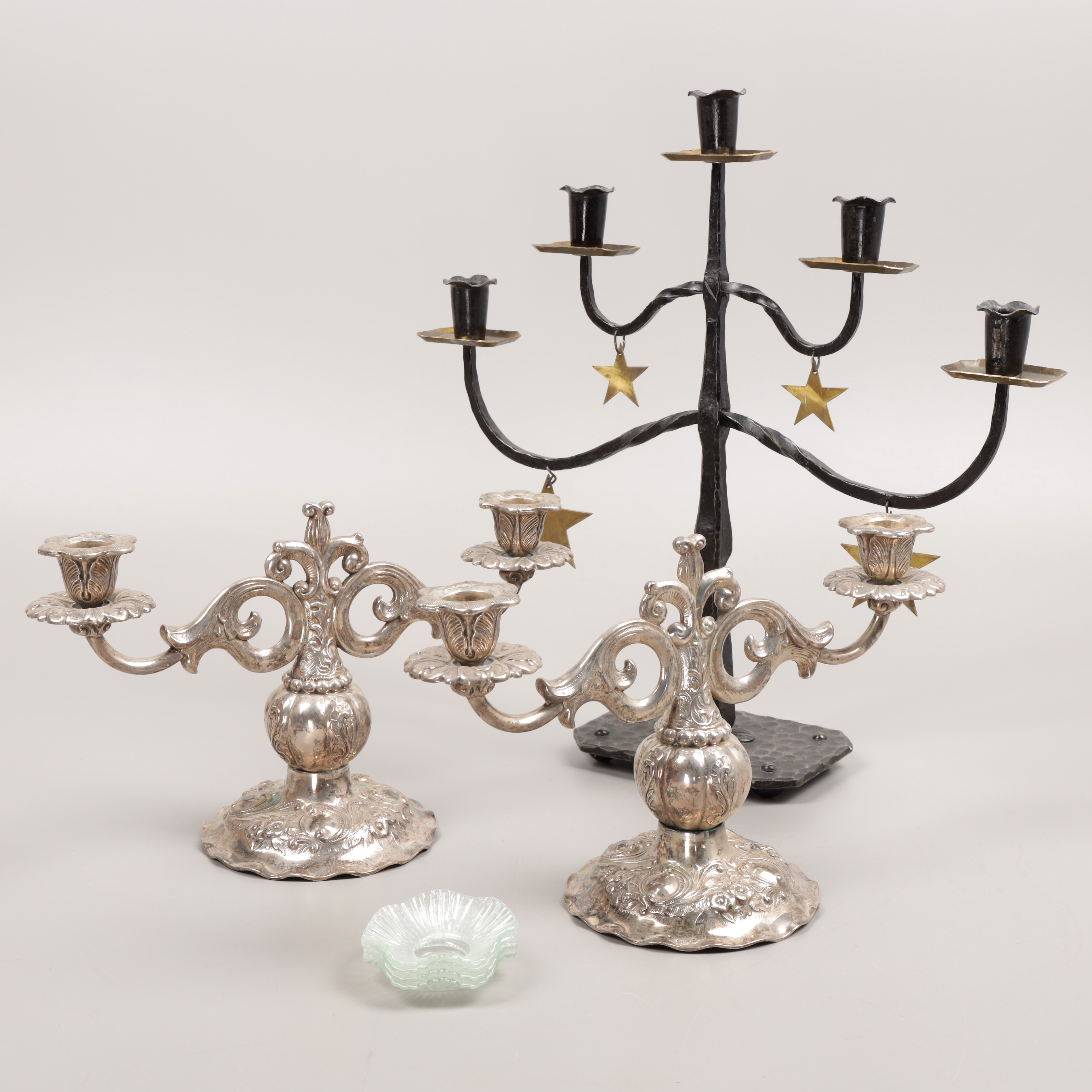 LJUSSTAKAR, 3 st, nysilver och smide, 1900-tal.