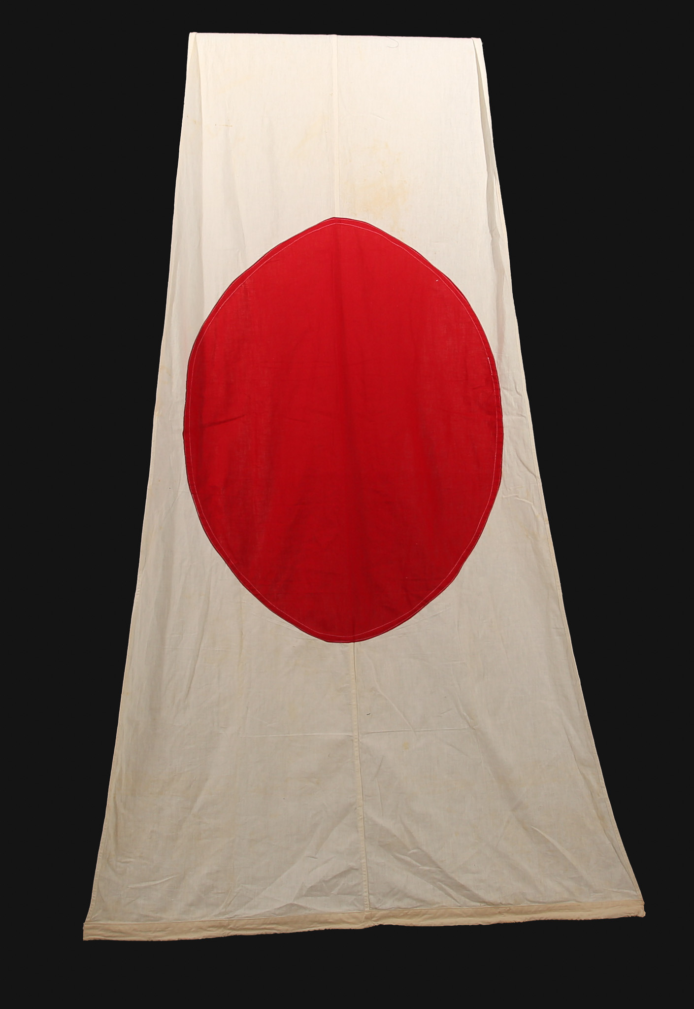 VIMPEL, bomull, med stor röd cirkel "signalflagga siffran 1". HG Stormduk. 1900-talets andra hälft.