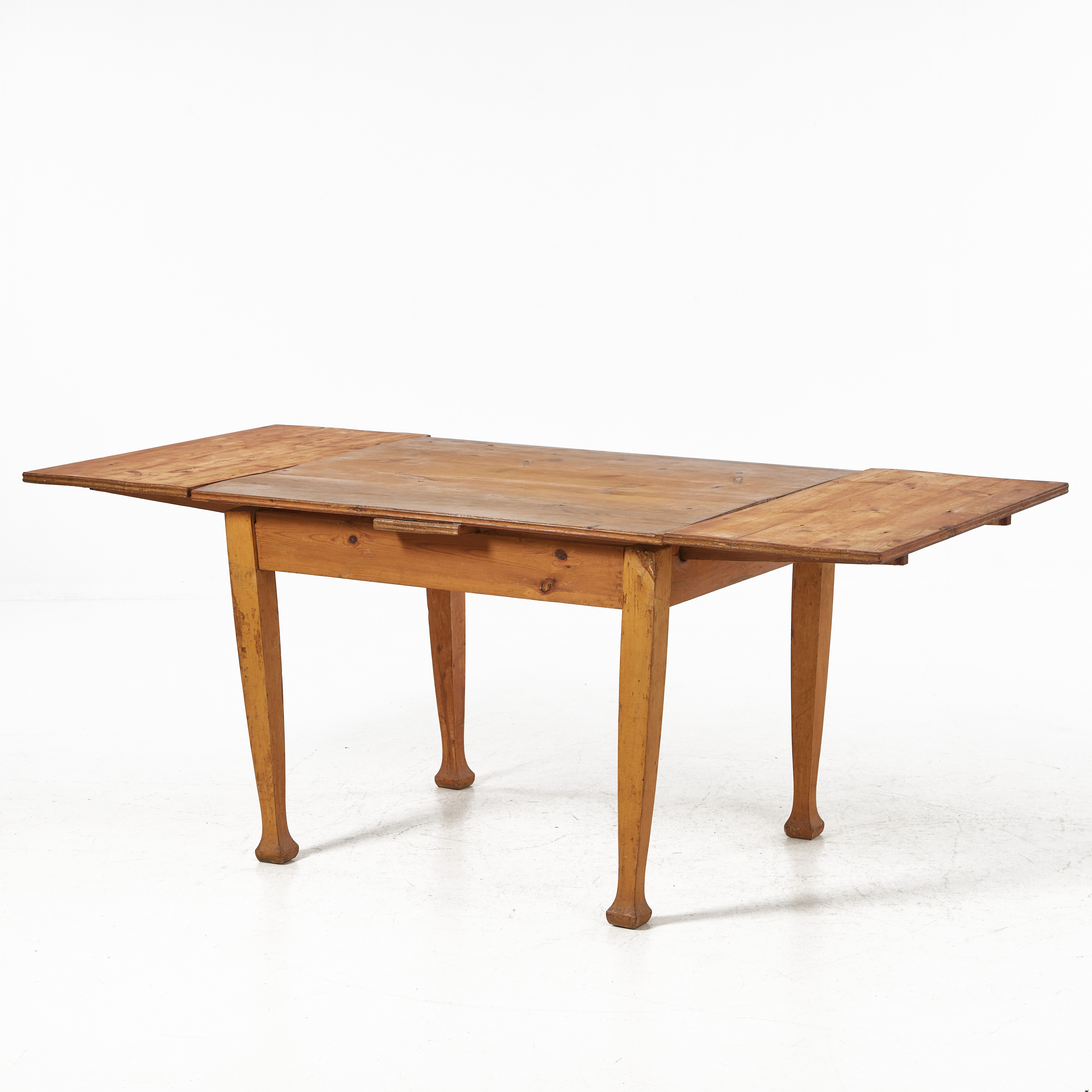 BORD, furu, omkring sekelskiftet 1900.