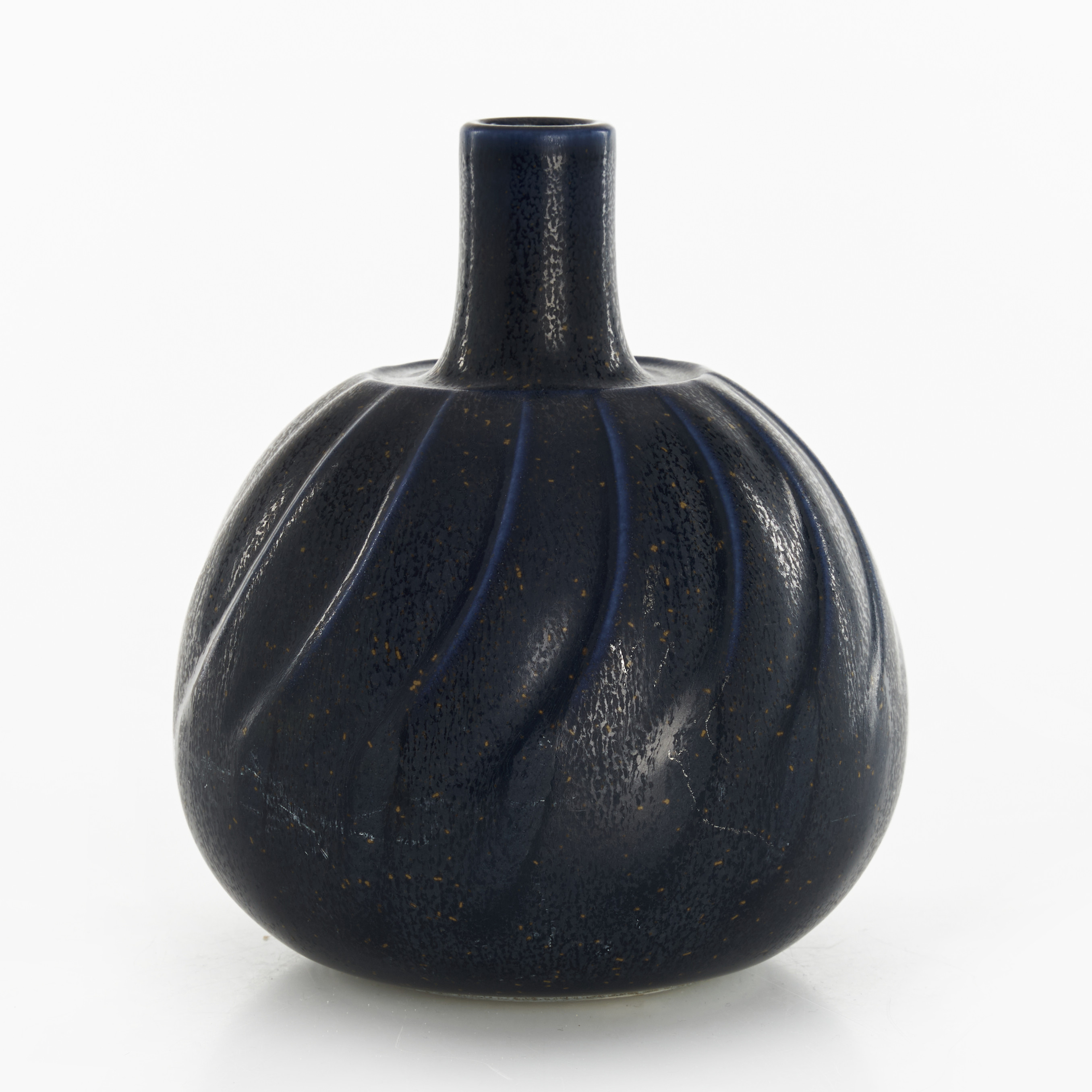 WILHELM KÅGE. Vas, blåglaserat stengods, Kåge Verkstad, Gustavsberg, etikettmärkt.