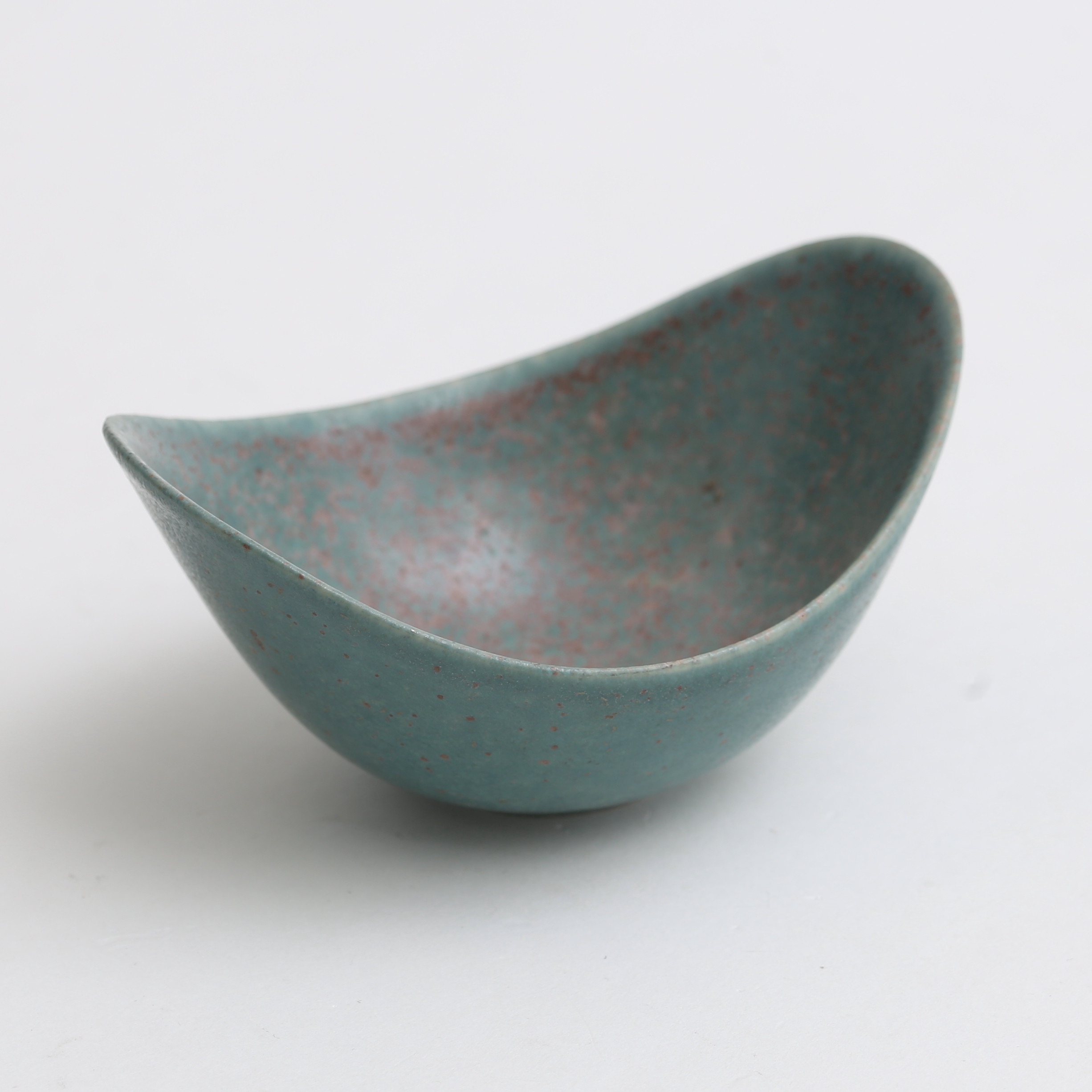 GUNNAR NYLUND. Skål, stengods med harpälsglasyr, signerad, Rörstrand.