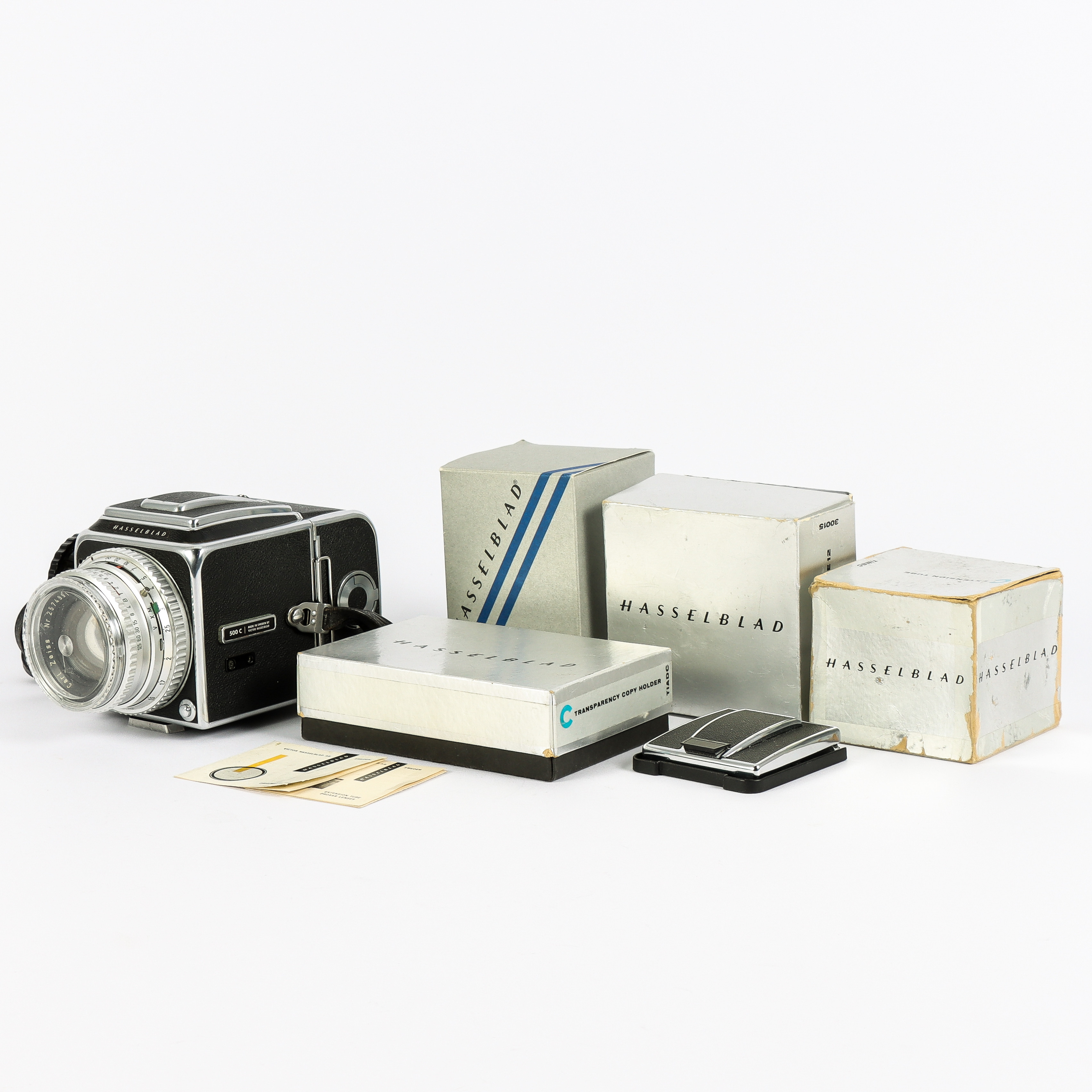 HASSELBLAD 500 C, med objektiv Planar 1:2.8 80 mm och tillbehör, Årsmodell 1959.