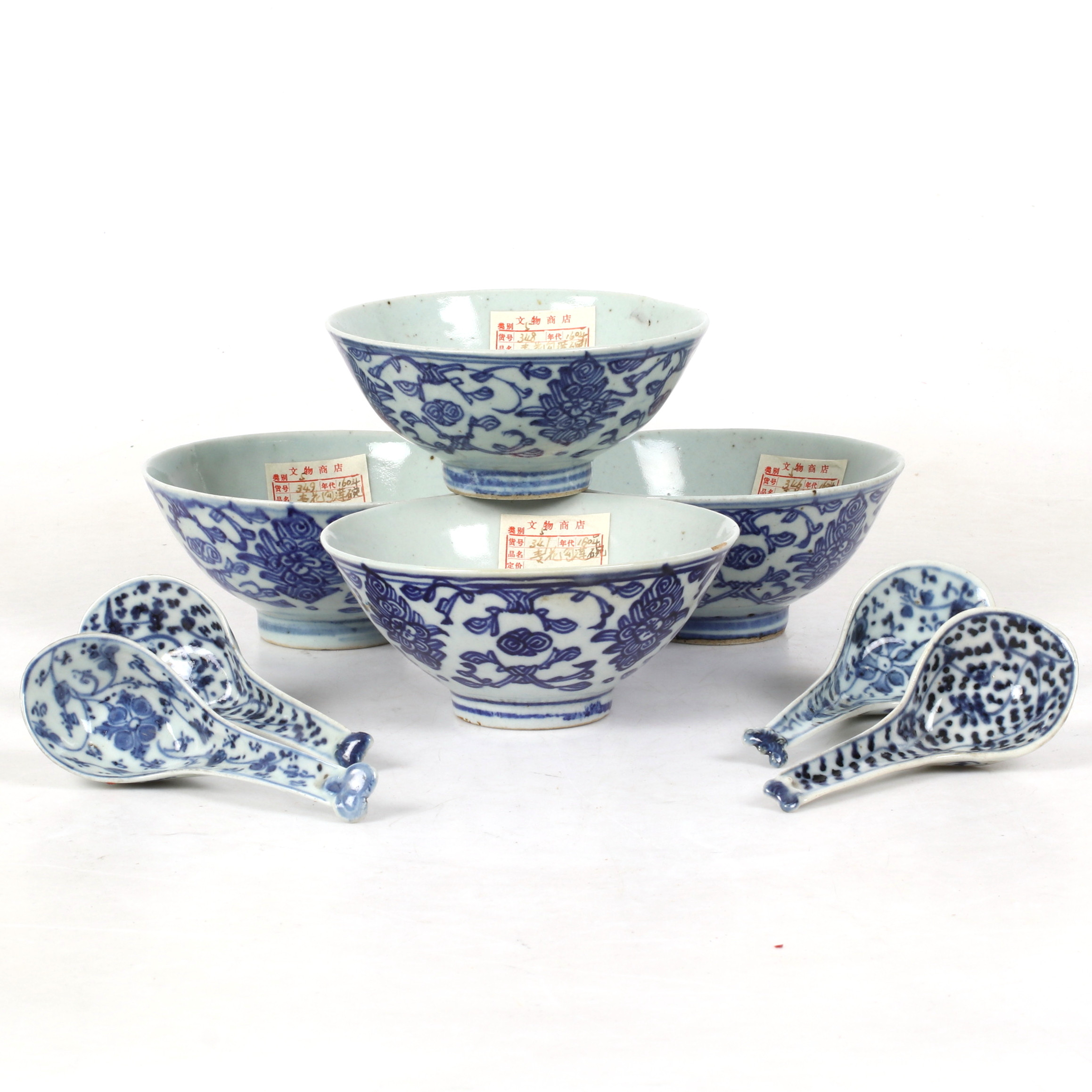 SKÅLAR samt SKEDAR, 8 delar porslin, Kina.