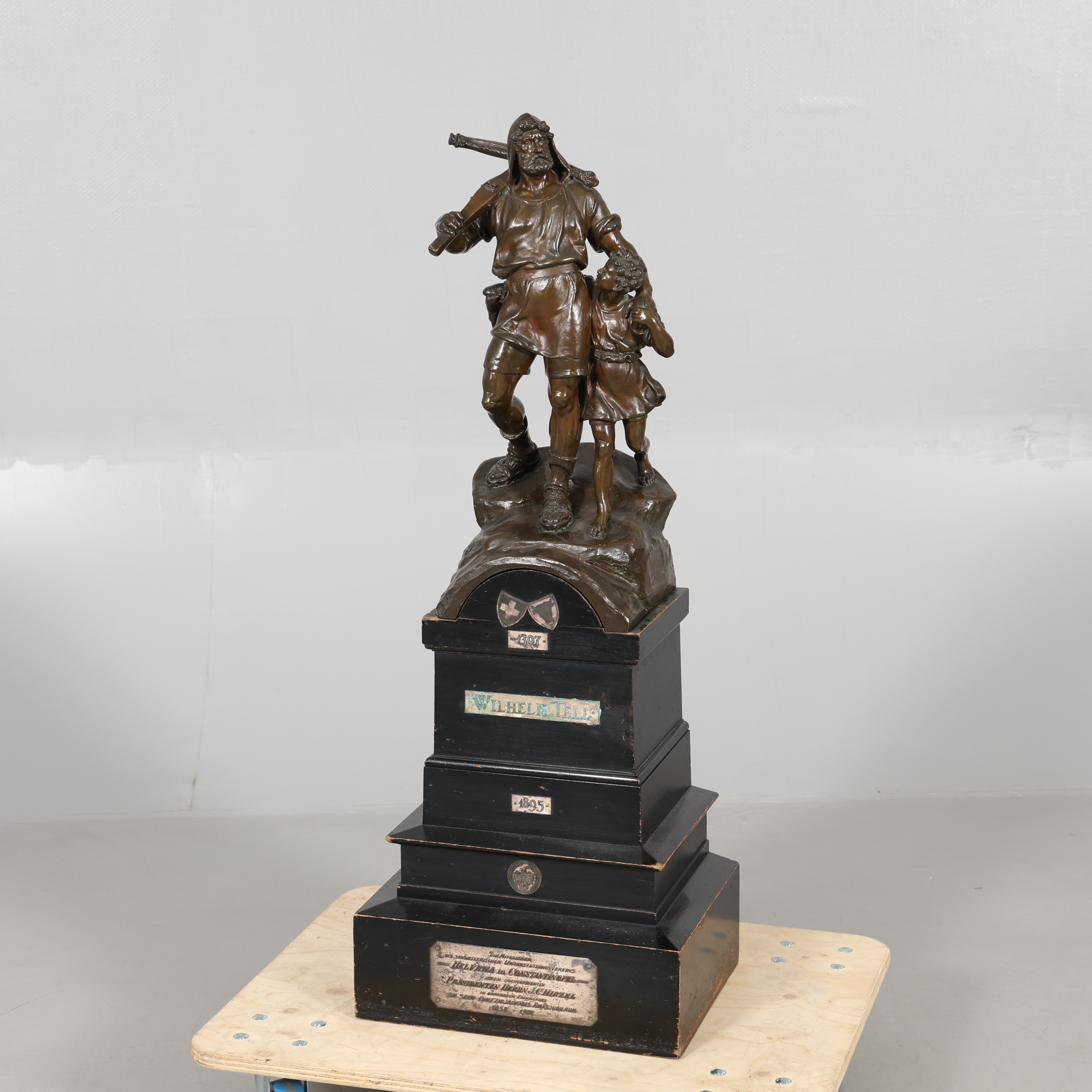 RICHARD KISSLING. SKULPTUR Efter, föreställande William Tell.