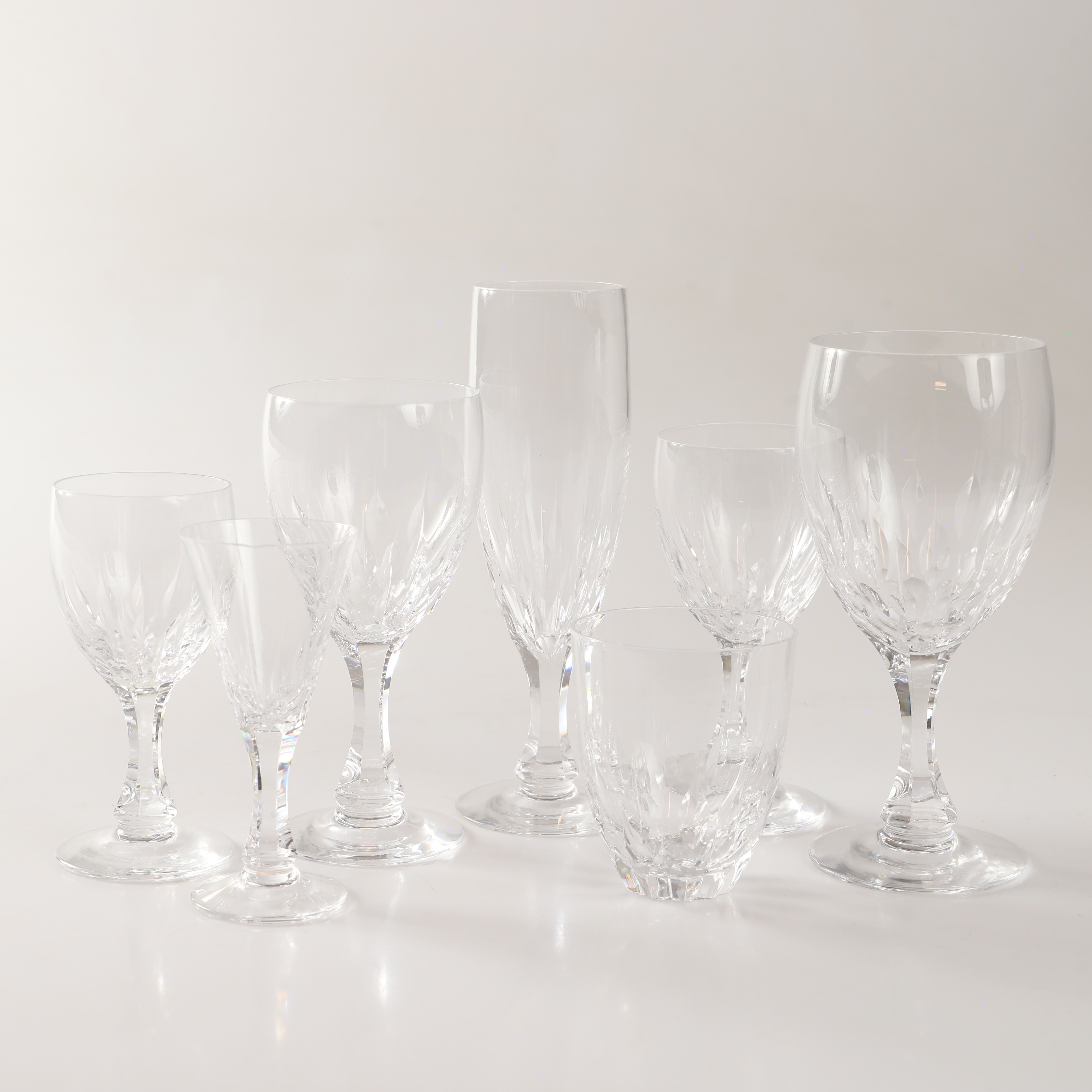 VICKE LINDSTRAND. Glasservis, 86 delar, "Fontän", kristall, Kosta.