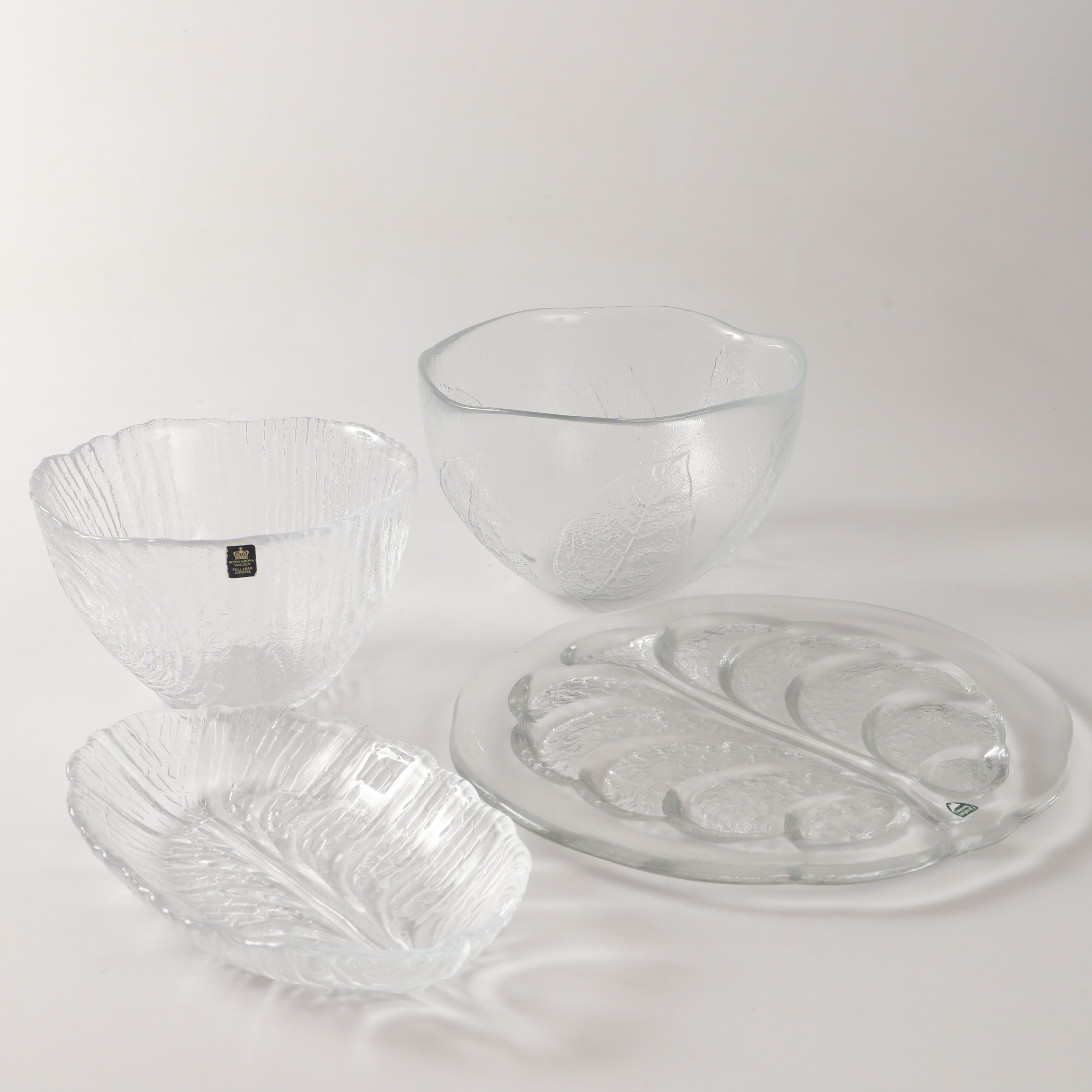 SKÅLAR SAMT FAT, 4 delar, bl a Orrefors.