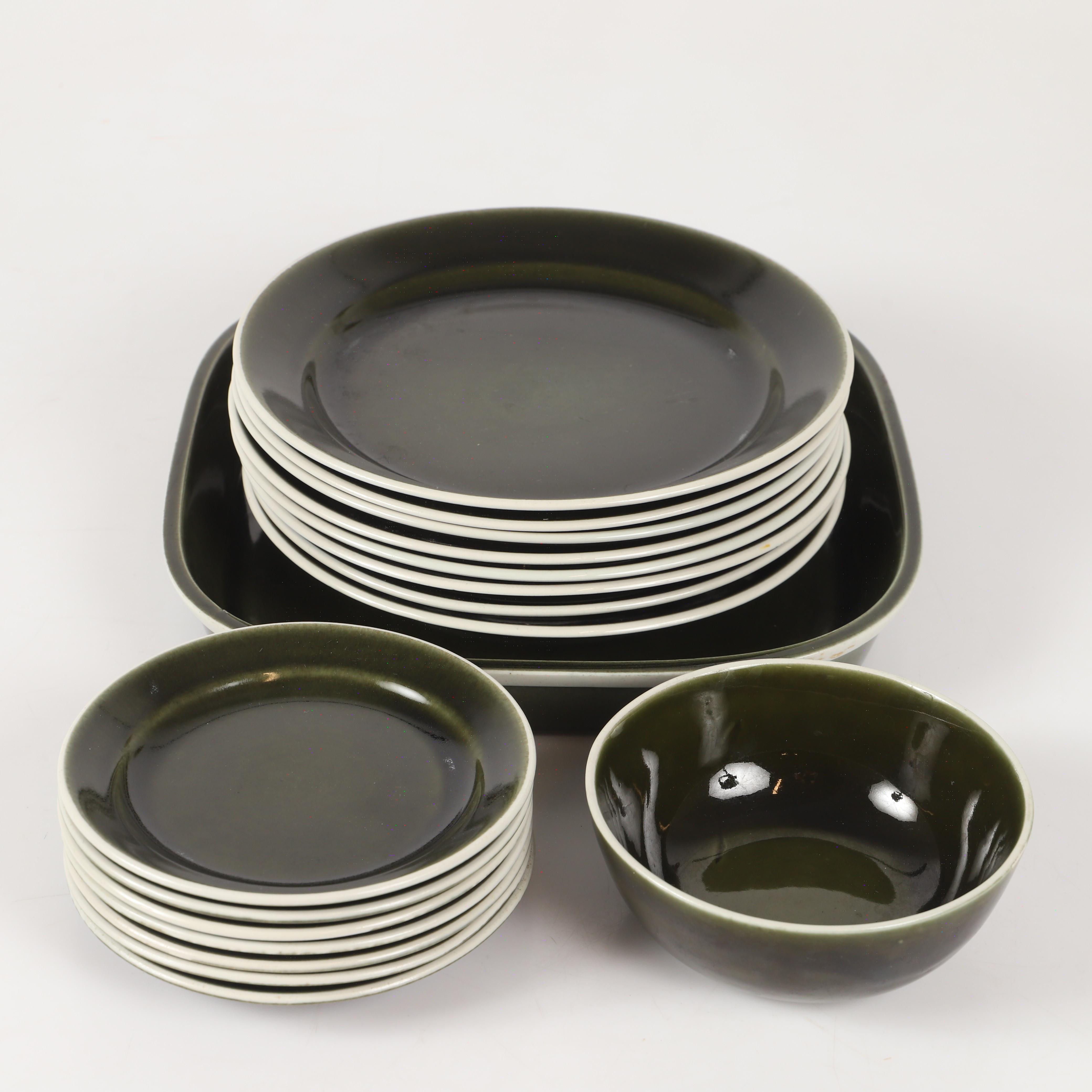 KARIN BJÖRQUIST. Servisdelar, 17 delar, "Vardag", porslin, Gustavsberg.