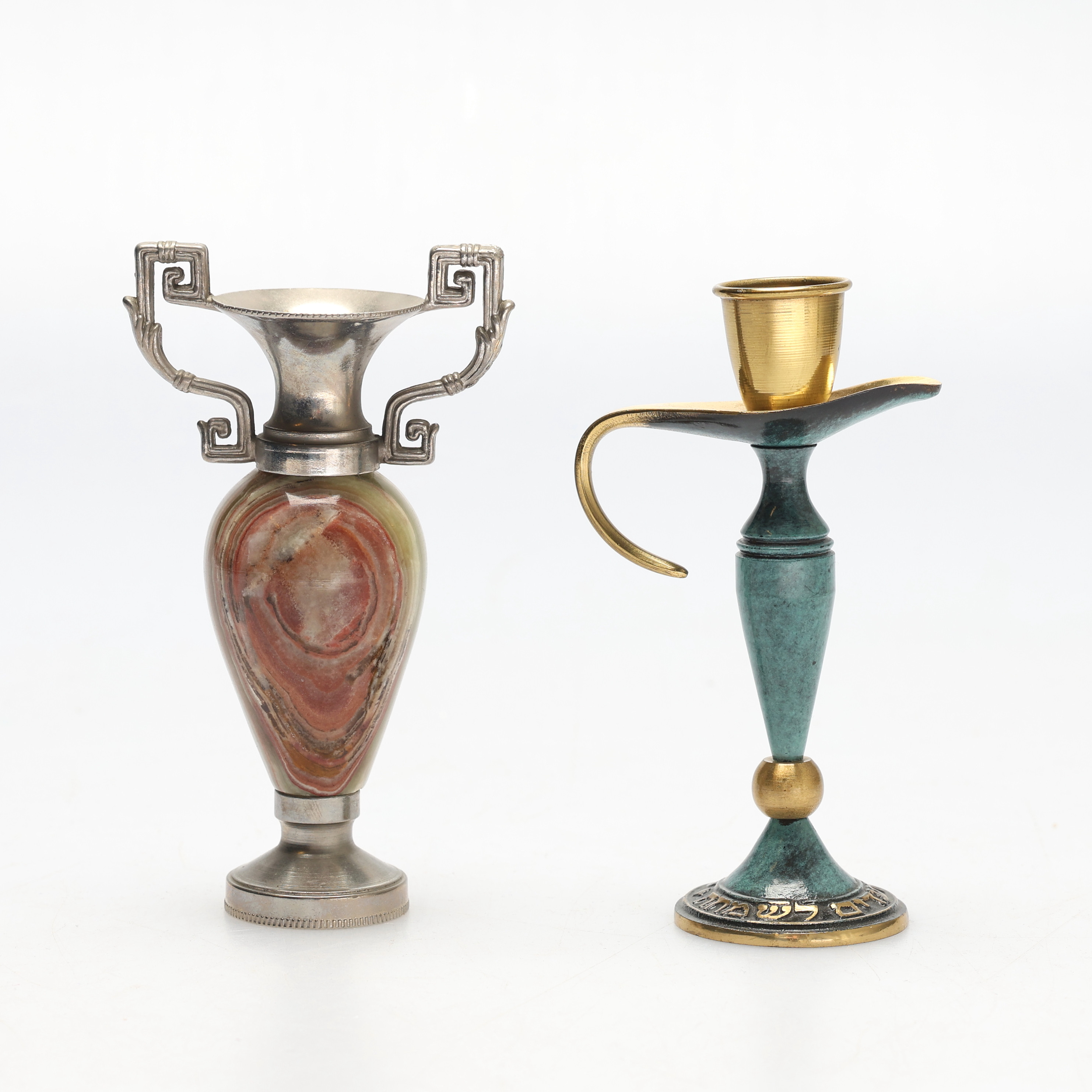 MINIATYRURNA OCH LJUSSTAKE. Onyx, metall, patinerad mässing.