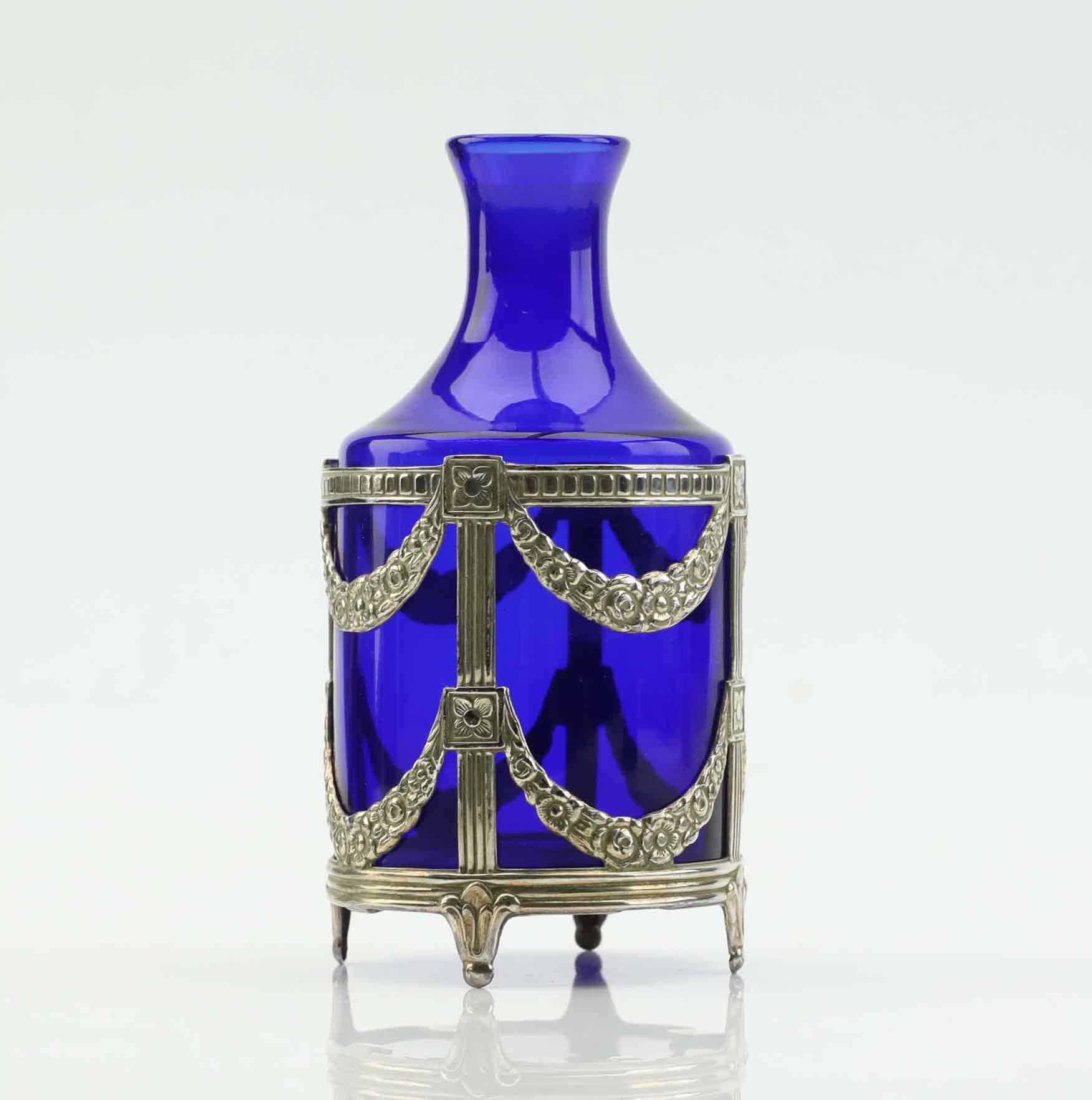 FLAKONG, sterlingsilver och glas, gustaviansk stil, Mema 1957.