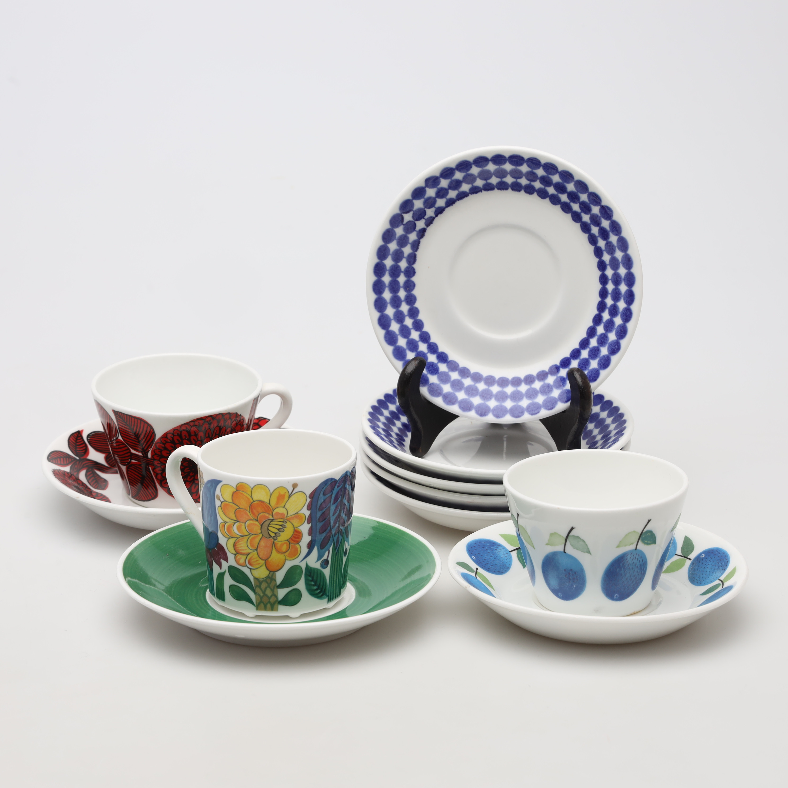 STIG LINDBERG. KAFFEKOPPAR samt FAT, 11 delar, blandade modeller, Gustavsberg.