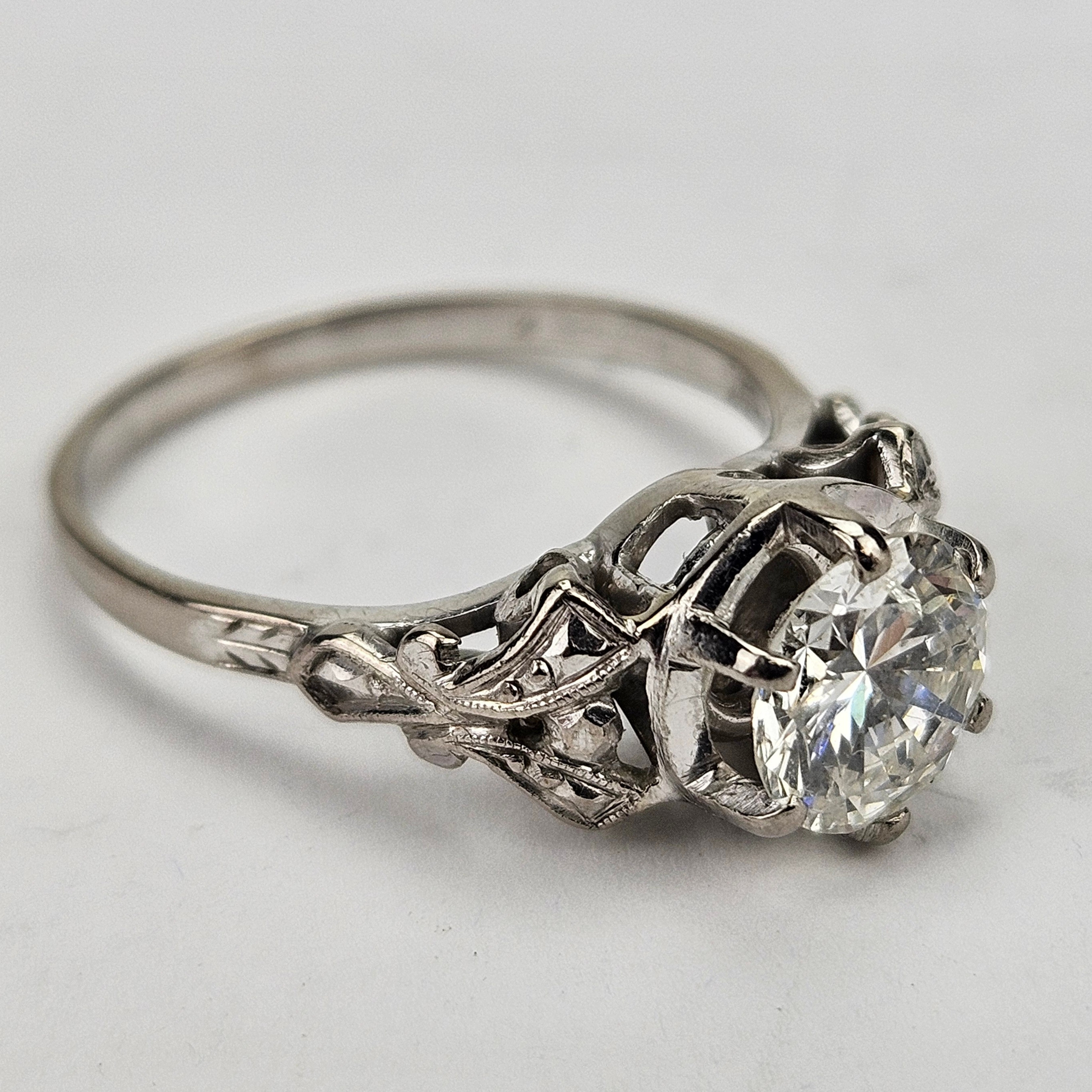 ENSTENSRING, vitguld, 18K, med slipad diamantm ca. 1,40 ct, total vikt ca. 4,3 gram.