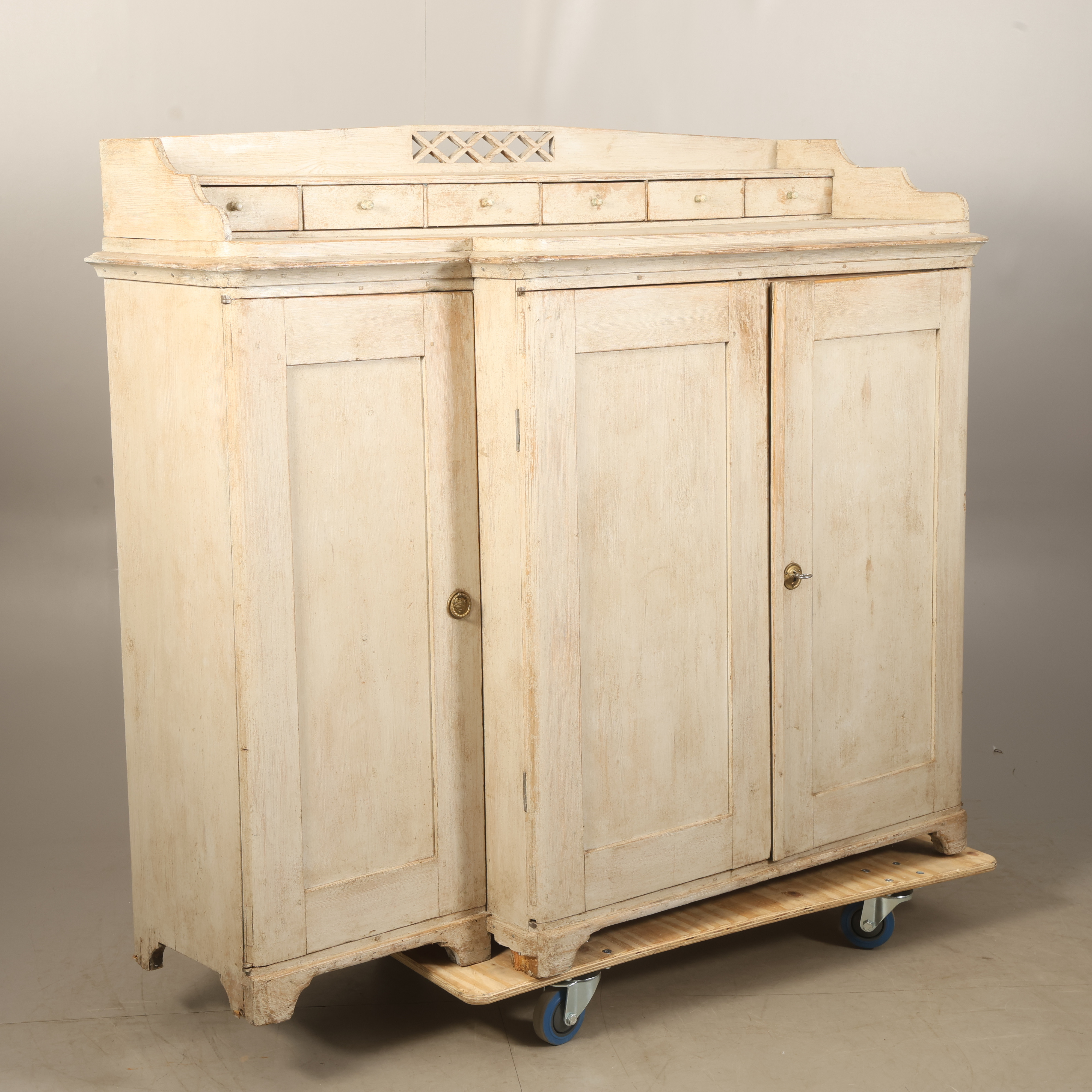 SKÄNK, sengustaviansk, bemålad, 1800-tal.