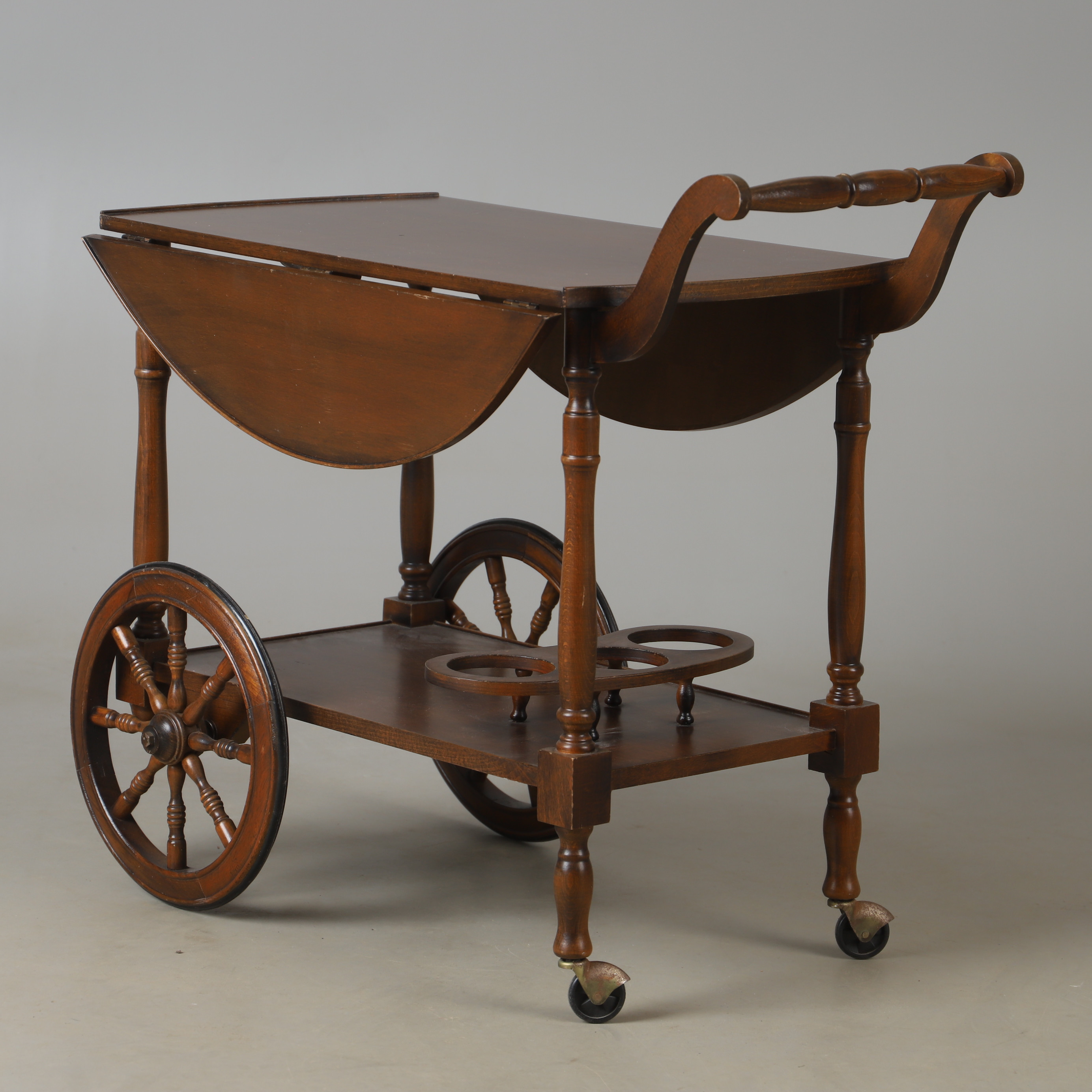 SERVERINGSVAGN, mahogny, 1900-talets andra hälft.