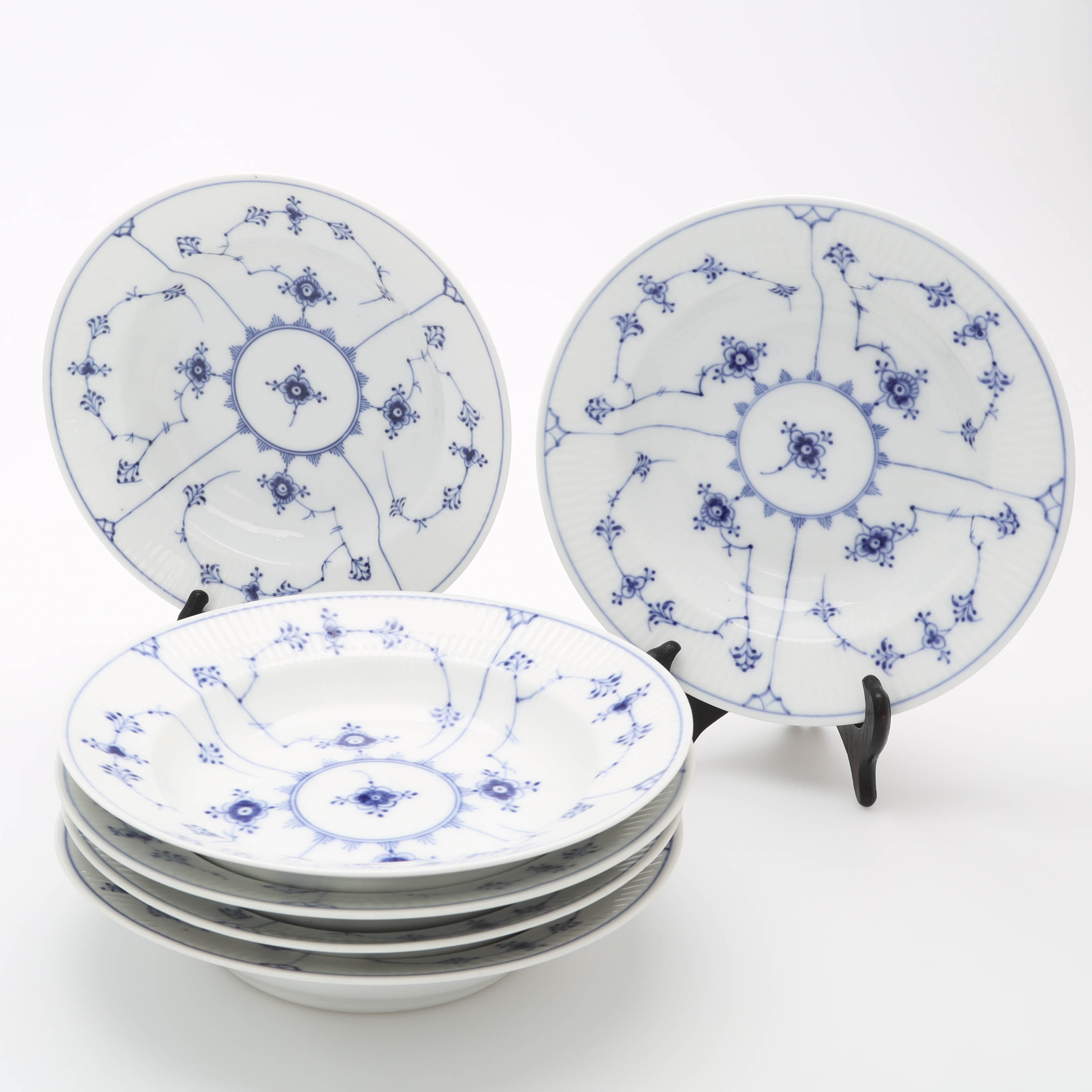 DJUPA TALLRIKAR, 6 st, porslin, "Musselmalet halvblond", Royal Copenhagen, Danmark.