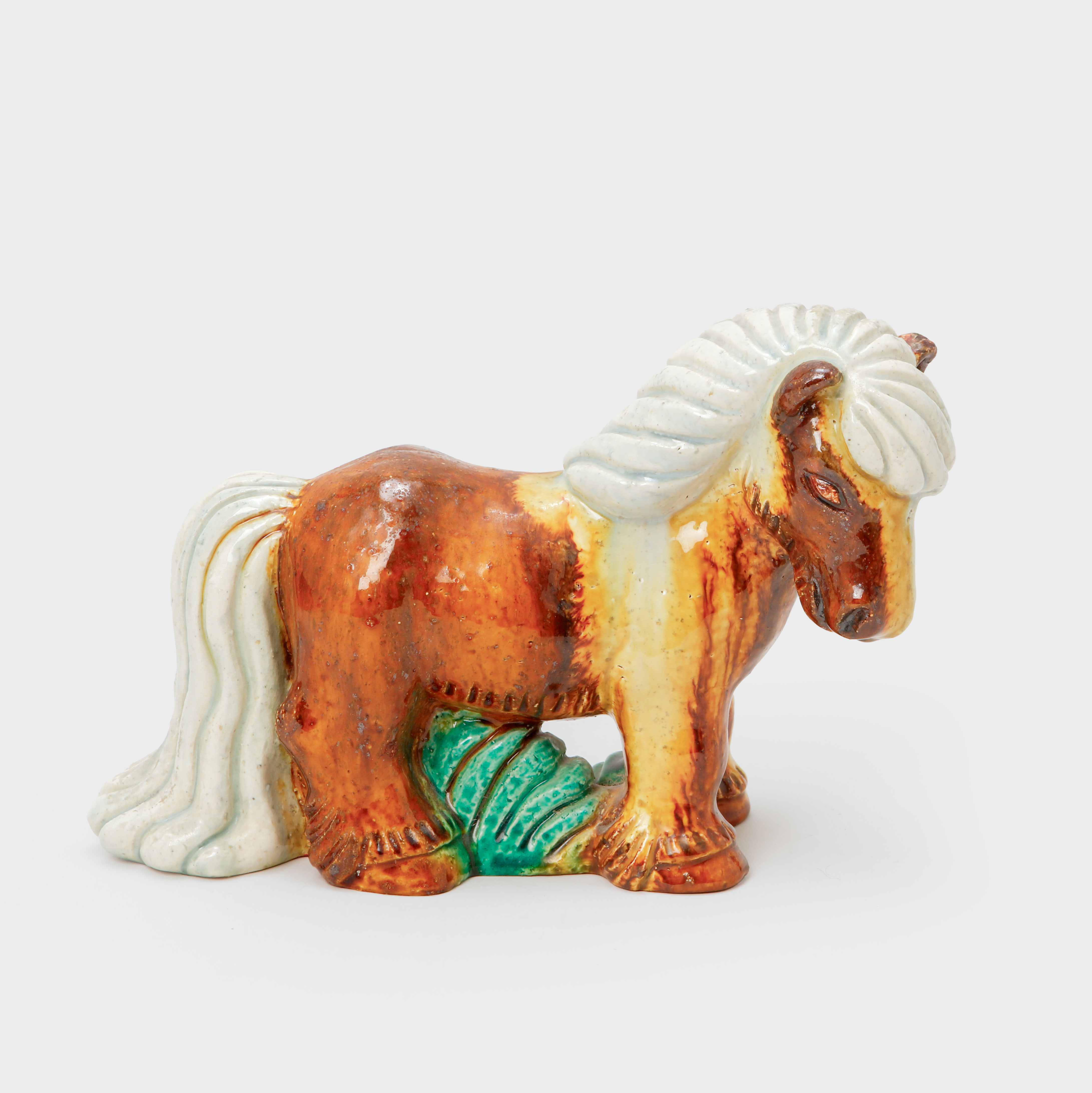 GUNNAR NYLUND. Figurin häst, chamotterat stengods, Rörstrand.