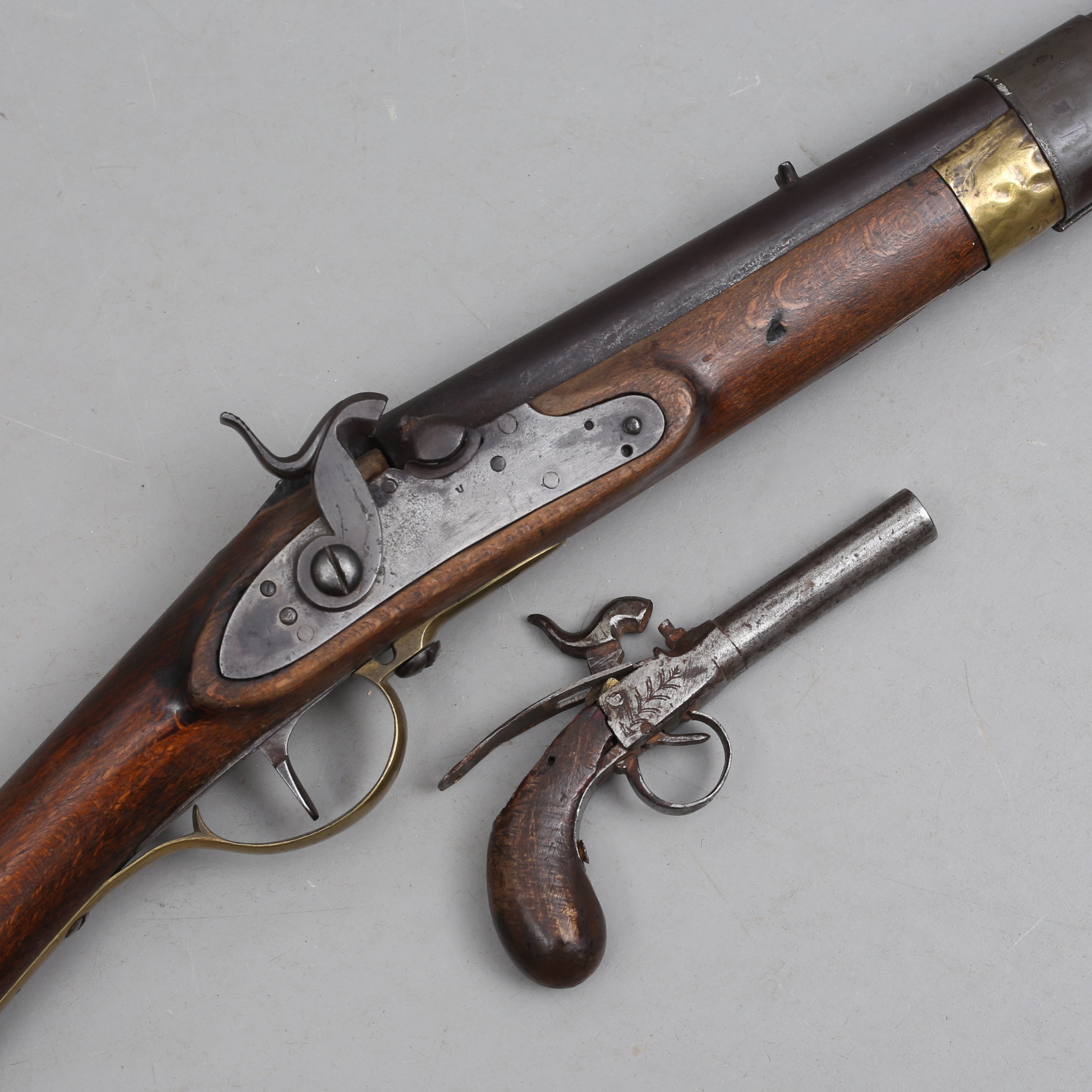 SLAGLÅSVAPEN, gevär samt pistol, 1800-tal.