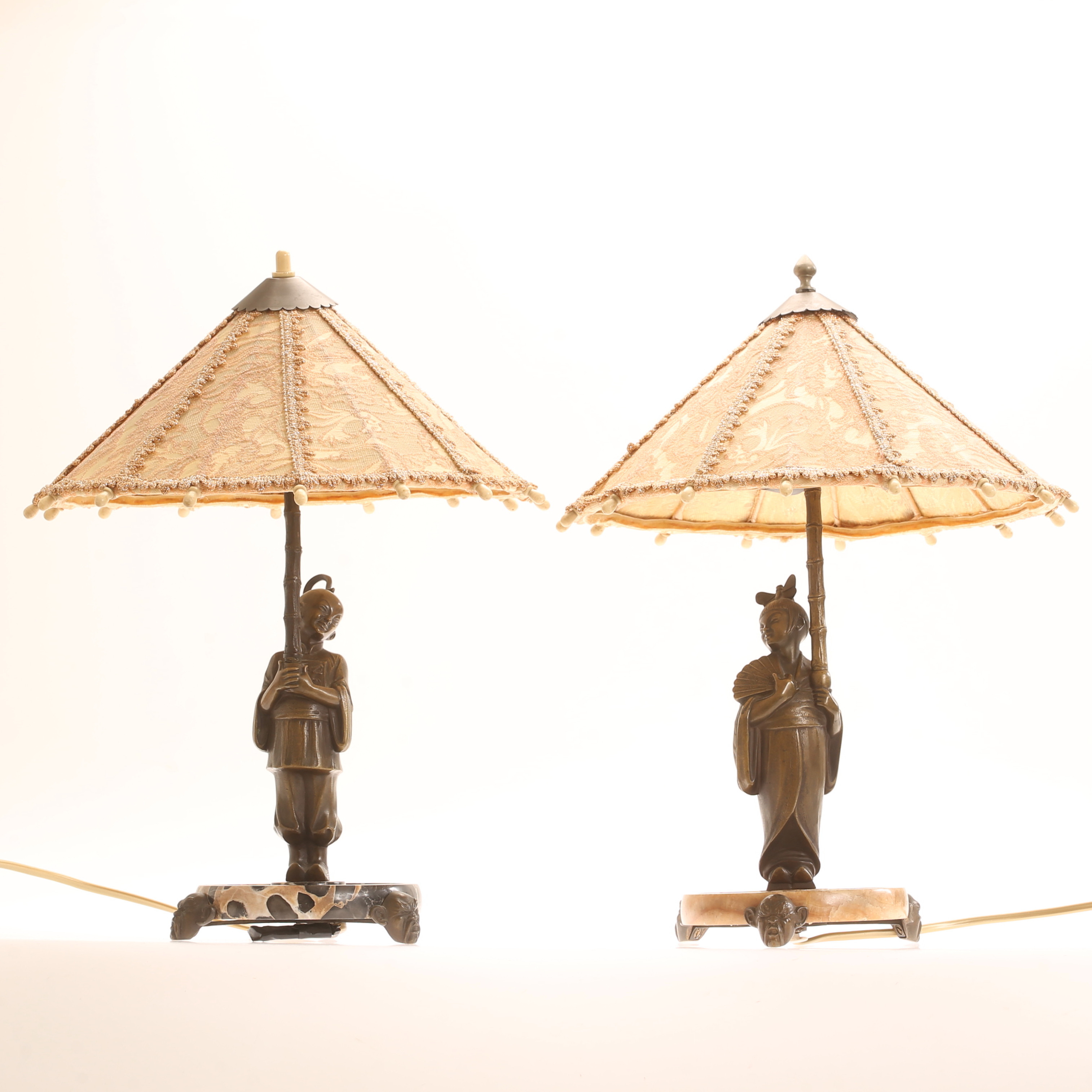 BORDSLAMPOR, 2 stycken, Japan, 1900-tal.