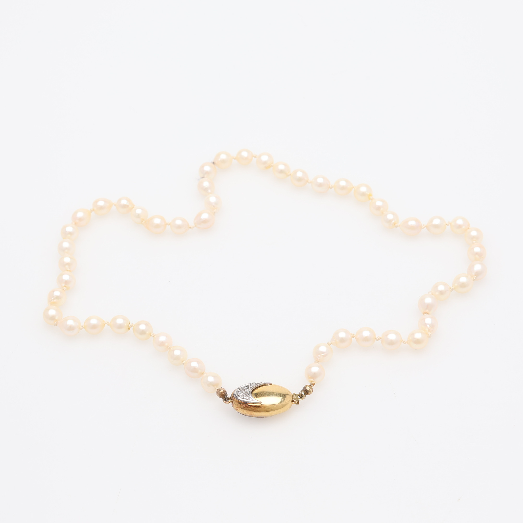 COLLIER MED ODLADE PÄRLOR, SAMT LÅS AV 18K GULD.