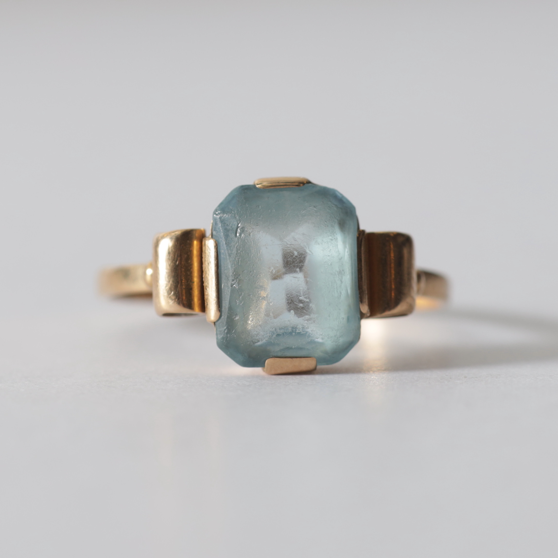 ENSTENSRING, 18K guld, Guld & Juveler Ab, Stockholm, 1946. Totalvikt ca 2,1 gram.