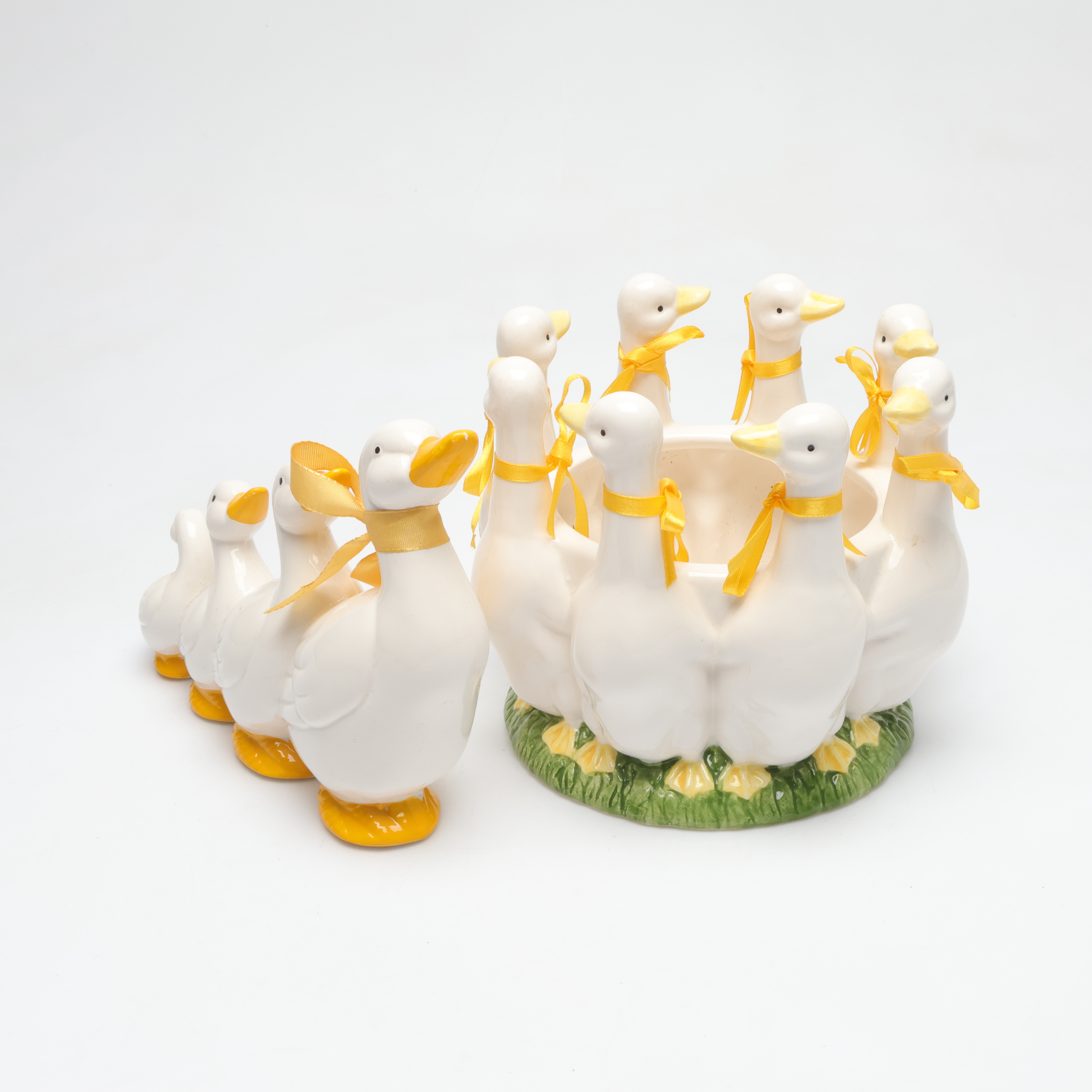 SKÅL och FIGURIN, keramik, i form av gäss, 1900-talets andra hälft.